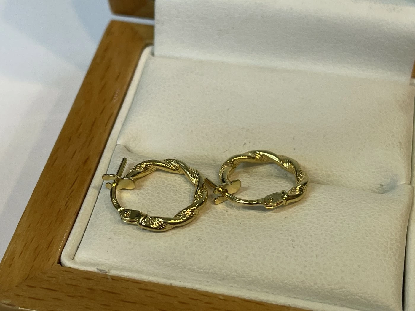 zlote-kolczyki-male-kola-585-067g-material-15835-2