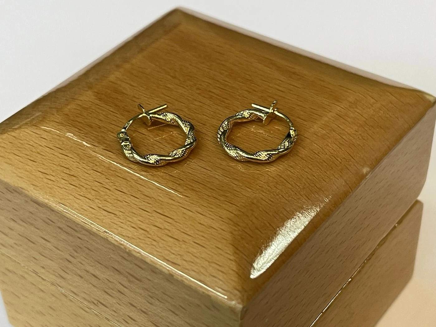 zlote-kolczyki-male-kola-585-067g-wolnosci-239-zabrze-sj