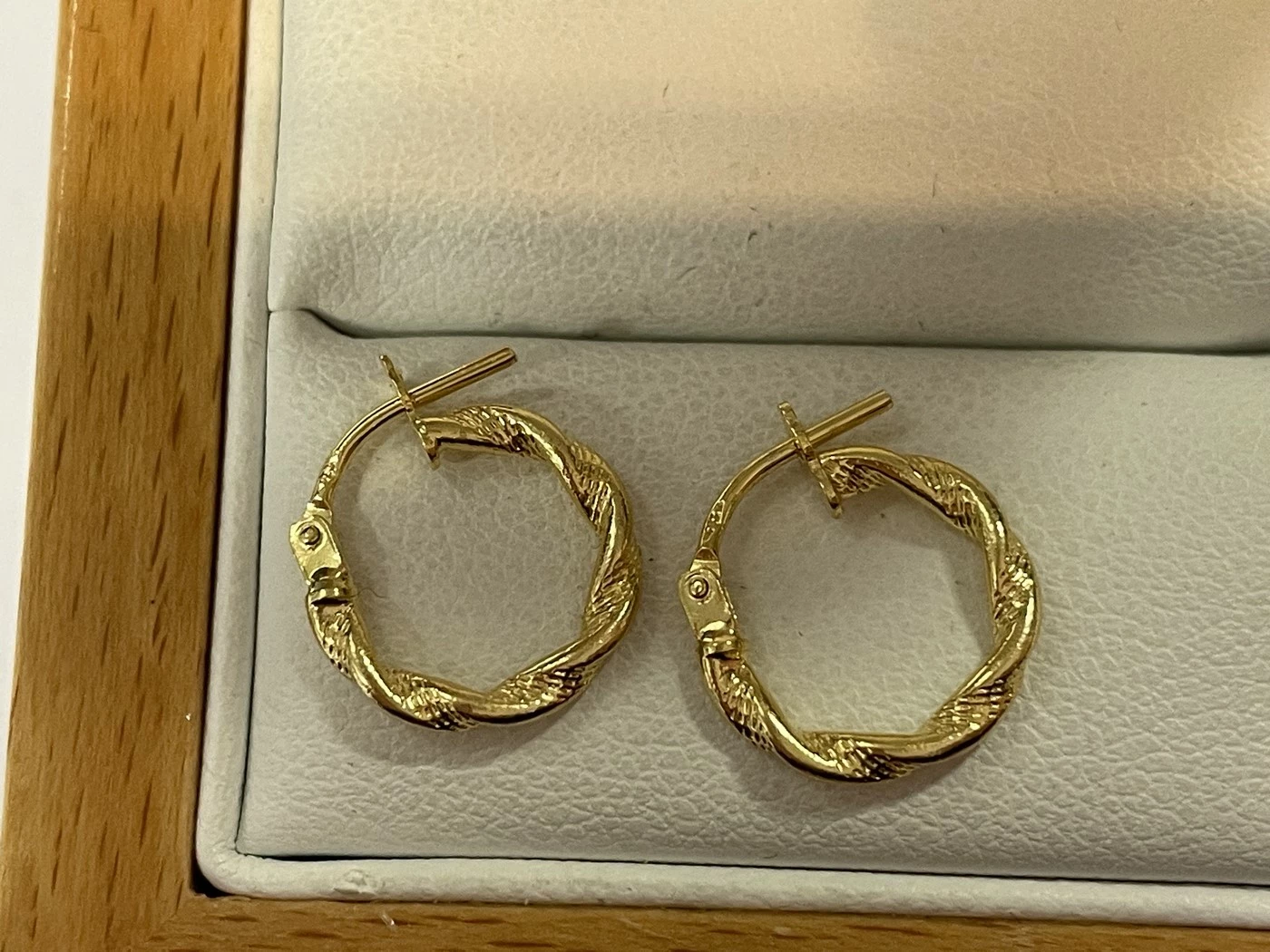 zlote-kolczyki-male-kola-585-067g-kamien-17088-524288