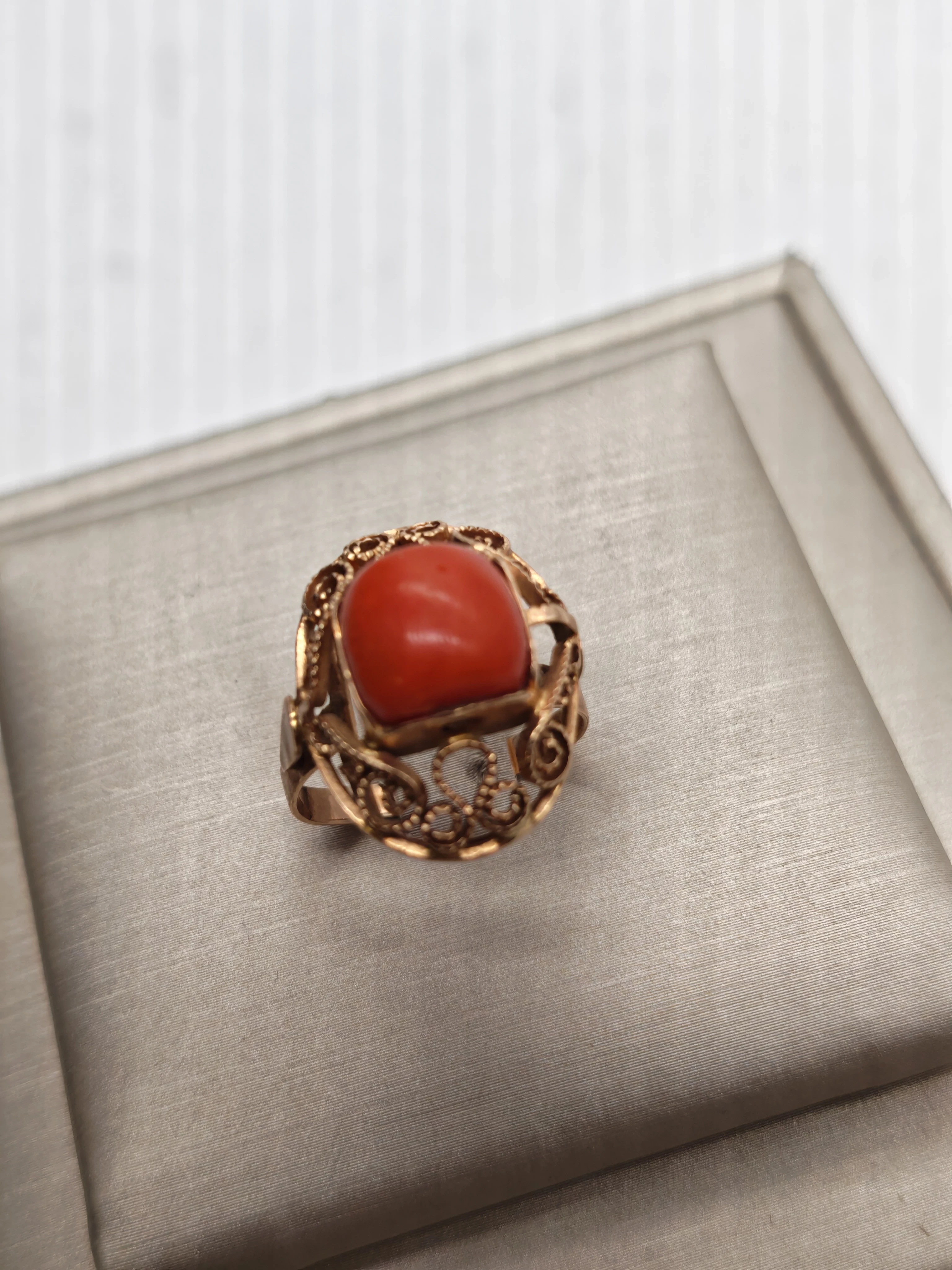 pierscionek-z-koralem-proba-585-waga-519g-rozmiar-13-glowna-9-walbrzych-sj