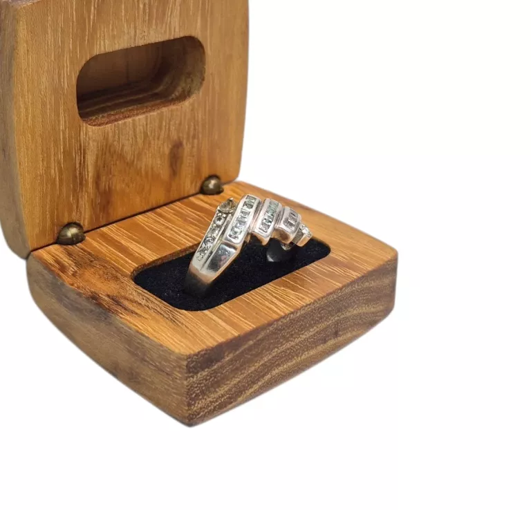 piekny-srebrny-pierscionek-z-kamieniami-664g-925-stan-11323-2