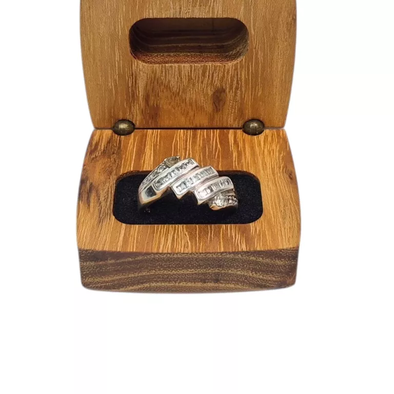 piekny-srebrny-pierscionek-z-kamieniami-664g-925-kamien-17088-128