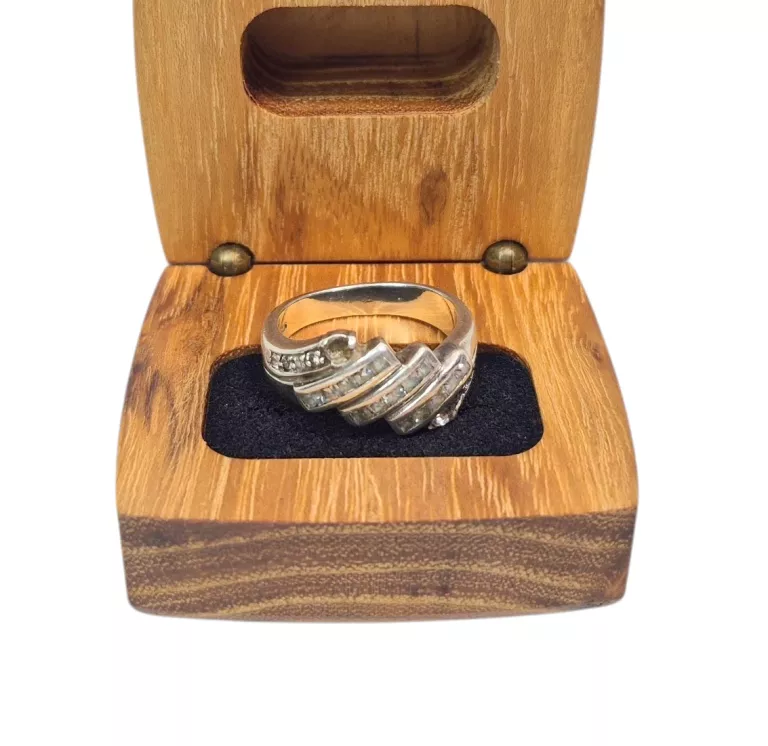 piekny-srebrny-pierscionek-z-kamieniami-664g-925-ak-11-elk