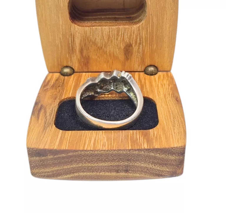 piekny-srebrny-pierscionek-z-kamieniami-664g-925-material-15835-4