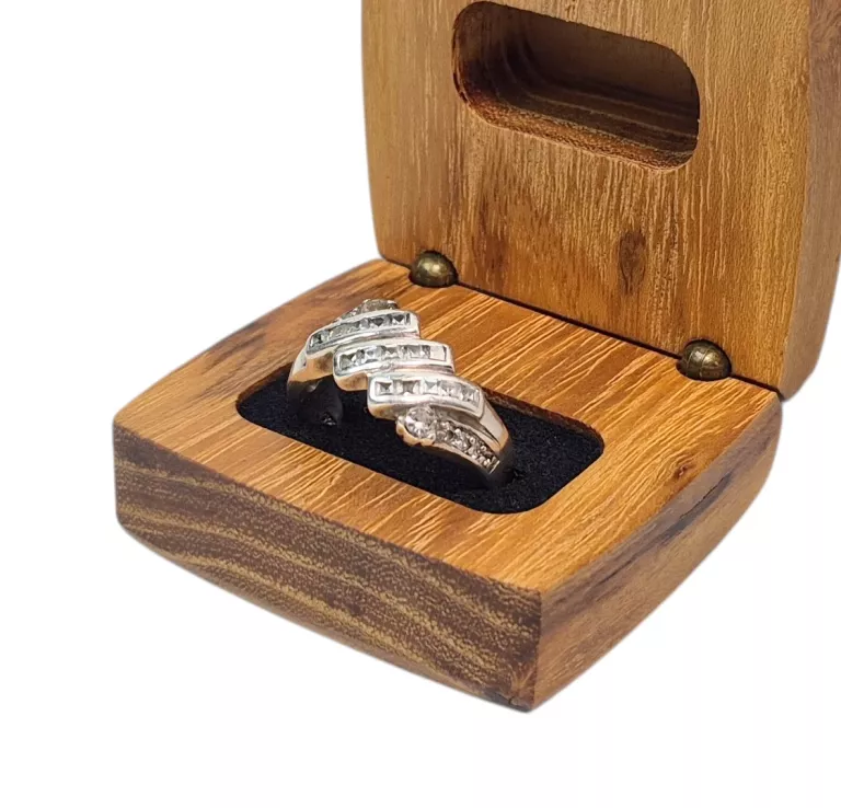 piekny-srebrny-pierscionek-z-kamieniami-664g-925-rodzaj-2205-2