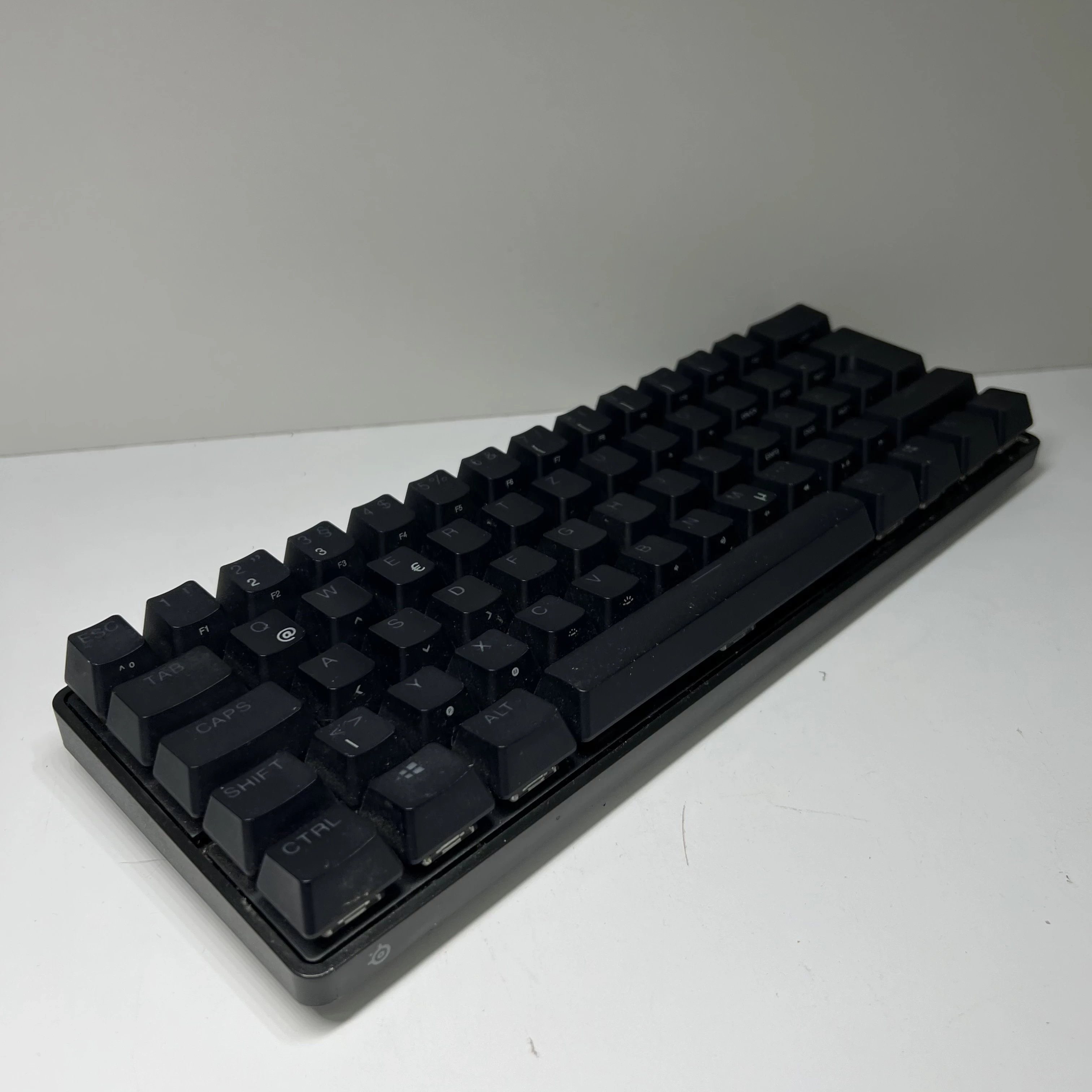 klawiatura-mechaniczna-steelseries-apex-pro-mini-us-interfejs-1247-1