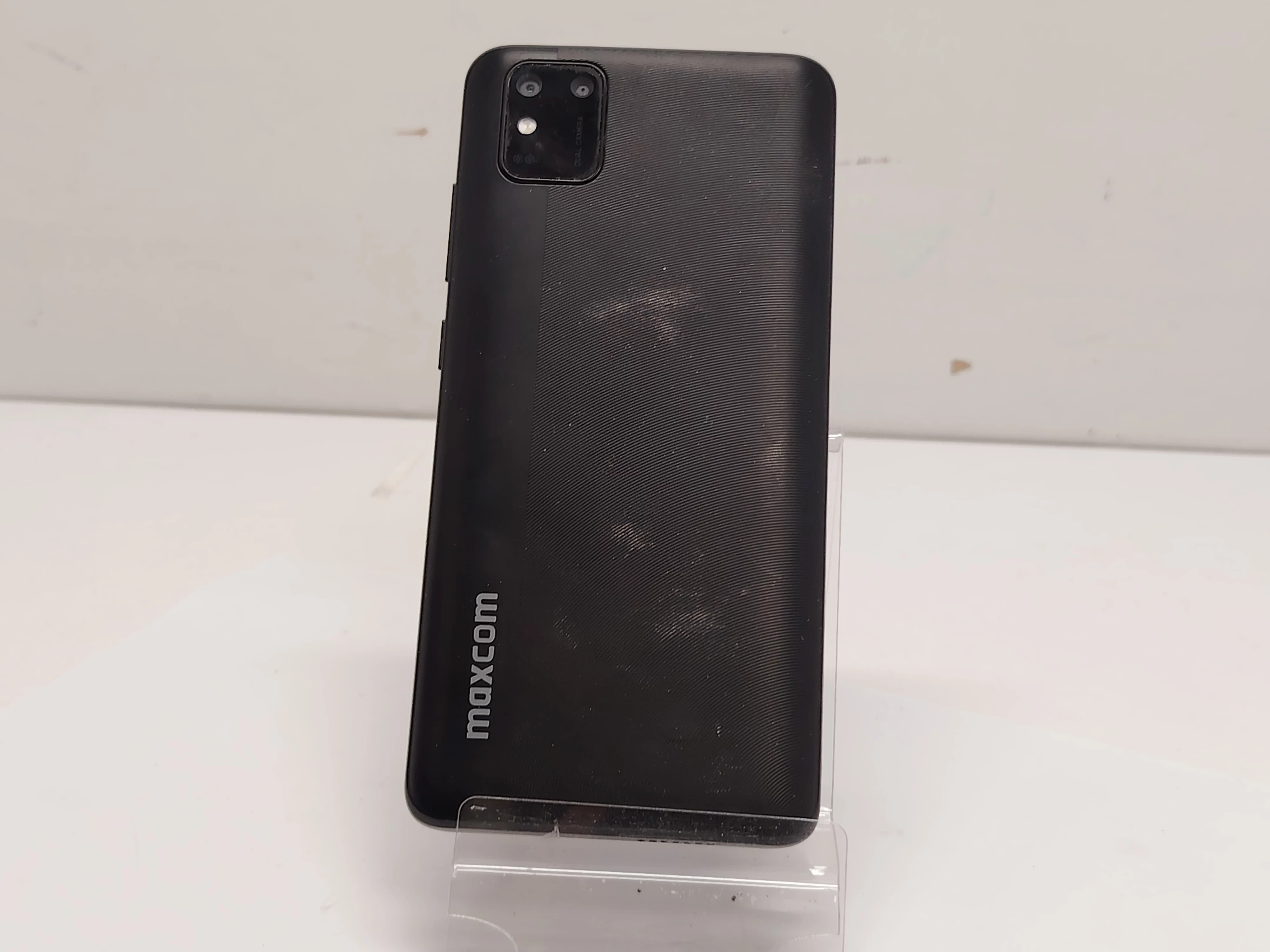 telefon-maxcom-ms554-pud-przekatna-ekranu-550