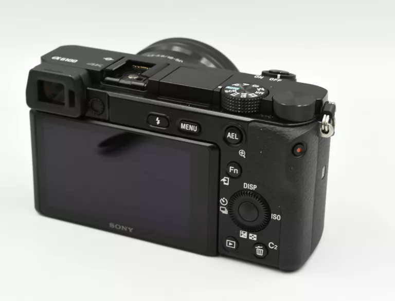 sony-alpha-6100-obiektyw-16-50mm-w-zestawie-814-2