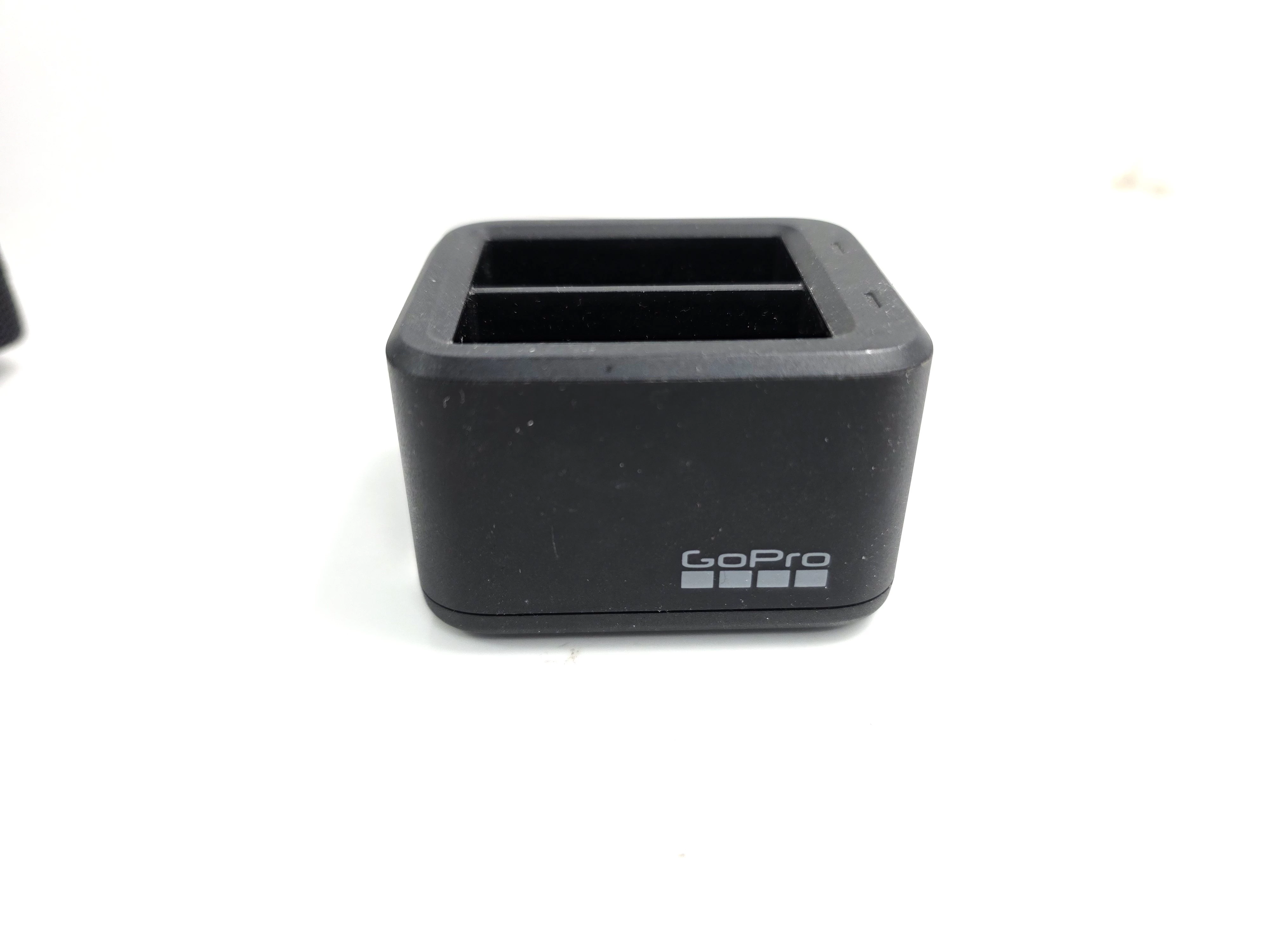 ladowarka-do-kamery-go-pro3-bterie-model-gp-bnc-901