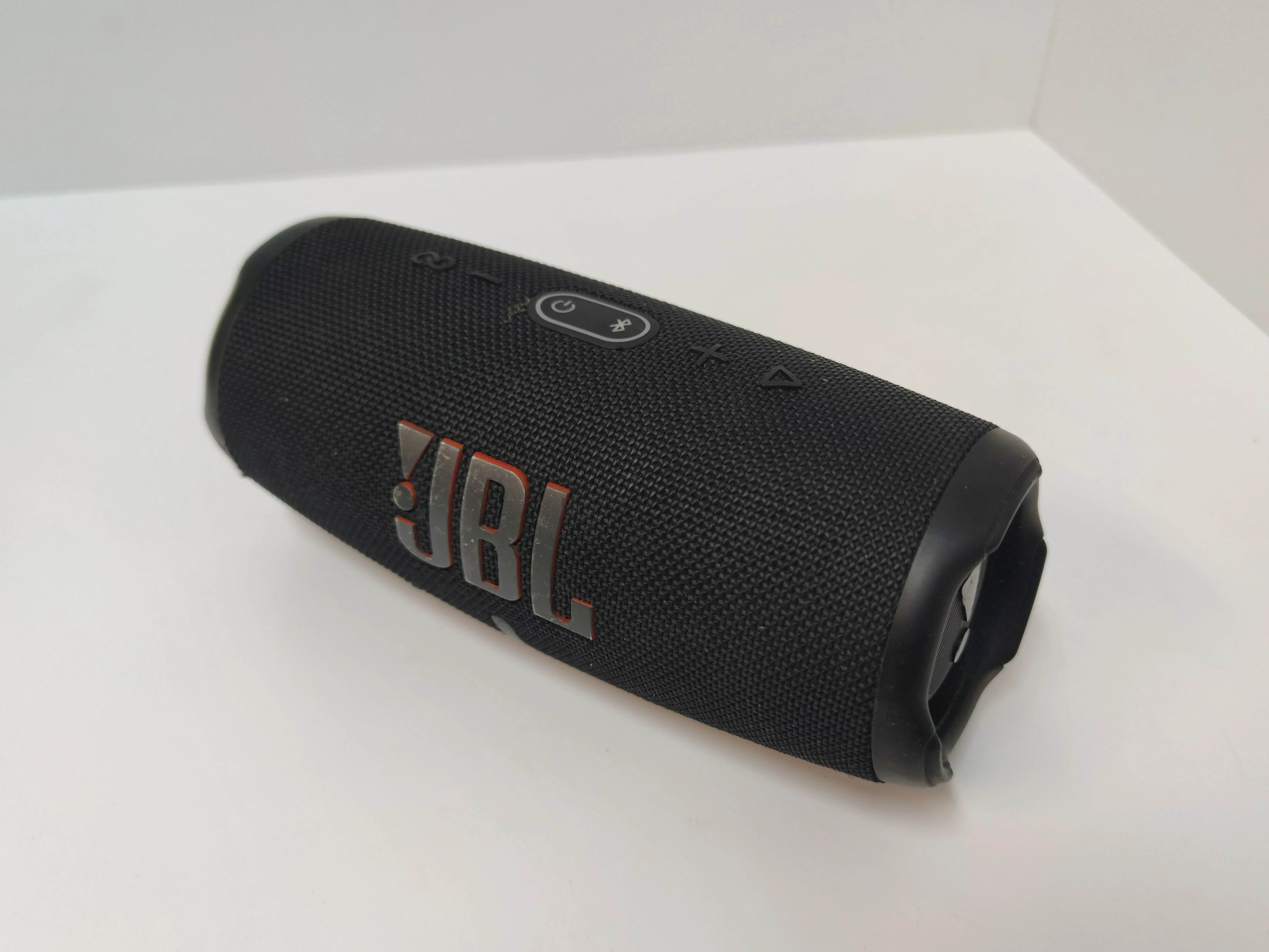 glosnik-przenosny-jbl-charge-5-zasilanie-209202-1769410