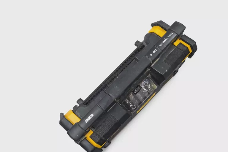 radio-budowlane-dewalt-xr-pudelko-brak-baterii-marka-248811-950256