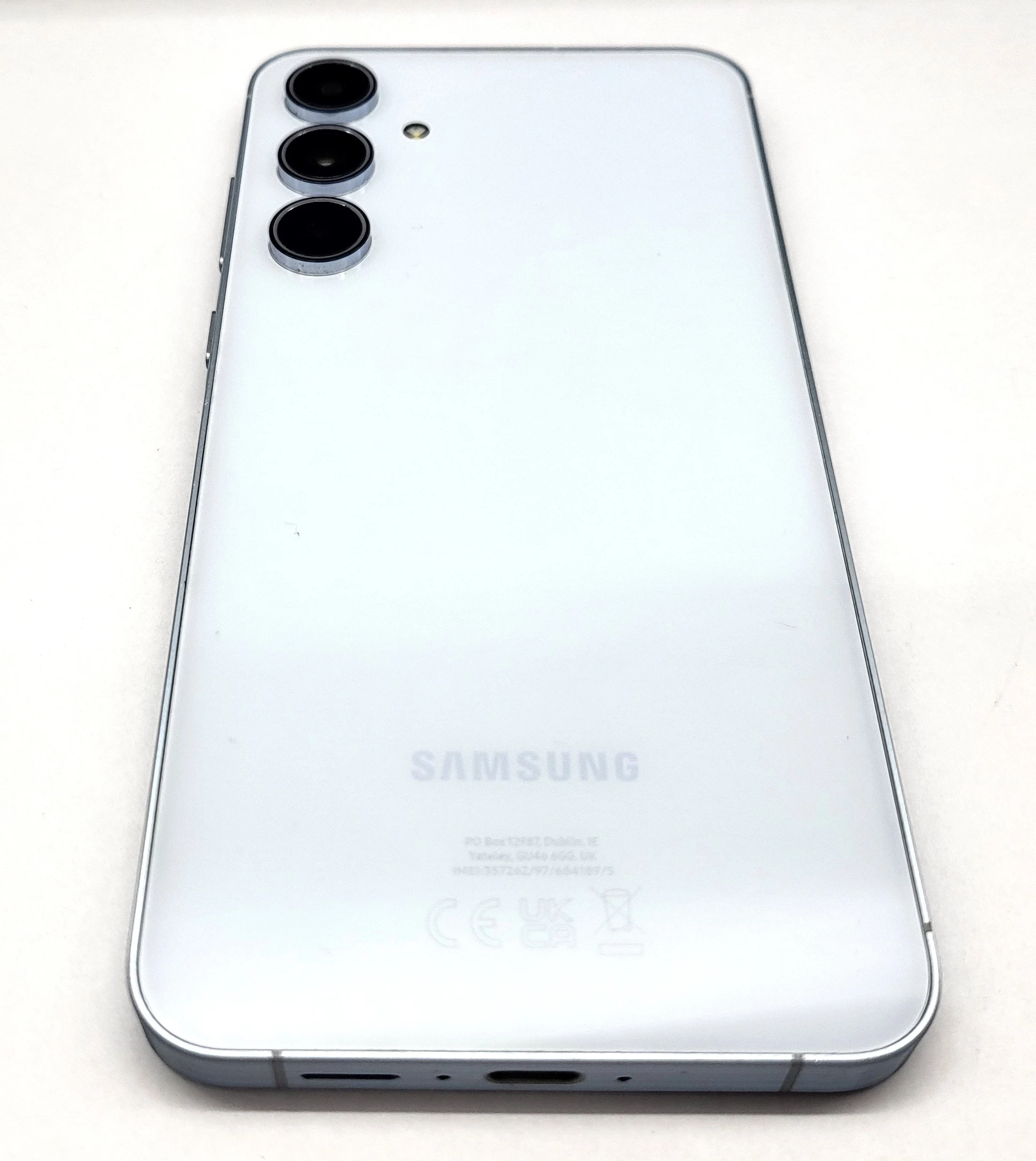 telefon-samsung-a55-5g-8gb128gb-przekatna-ekranu-660