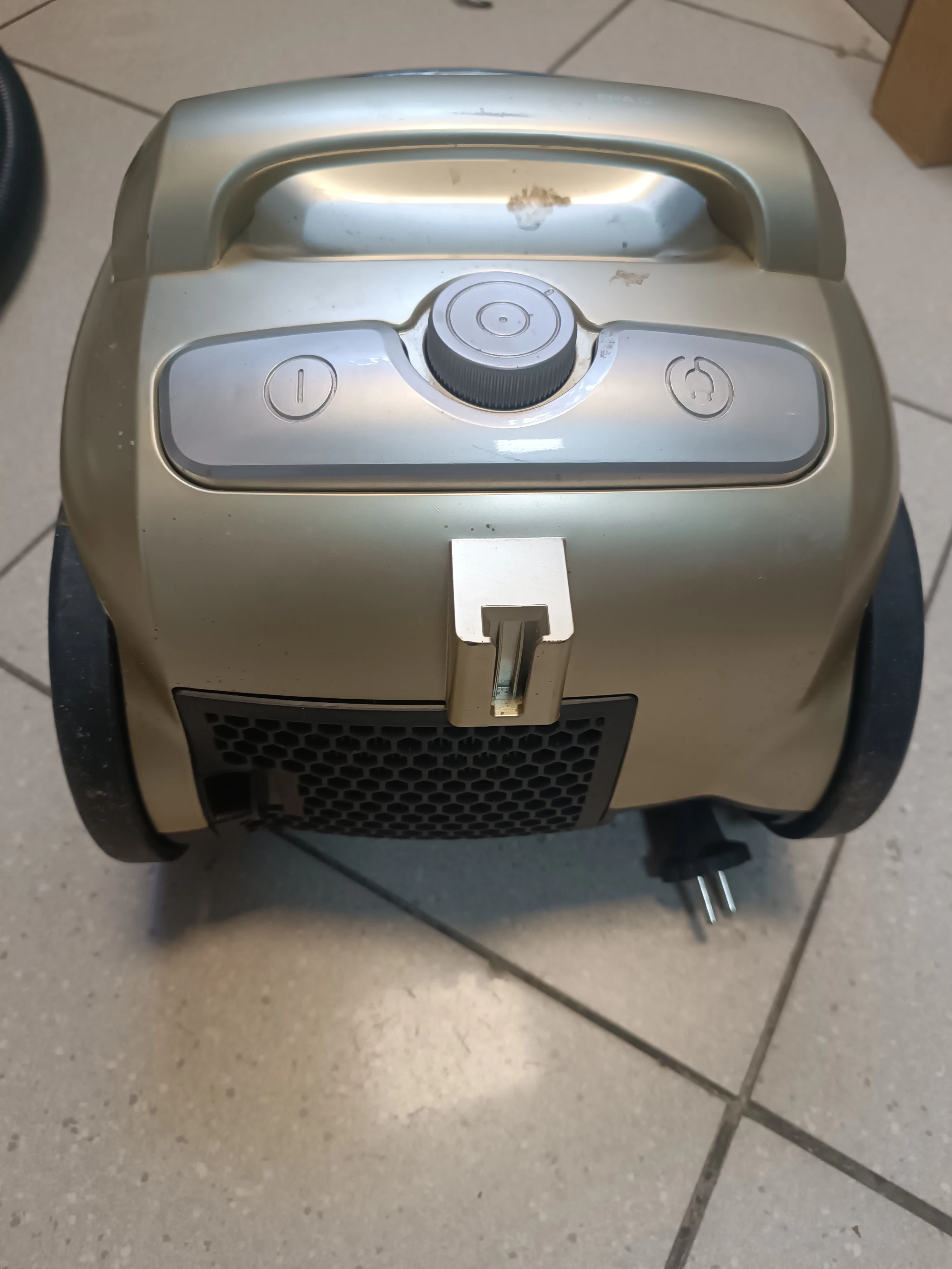 odkurzacz-bezworkowy-amica-bagio-eco-vm3045-w-pudelku-stan-11323-2