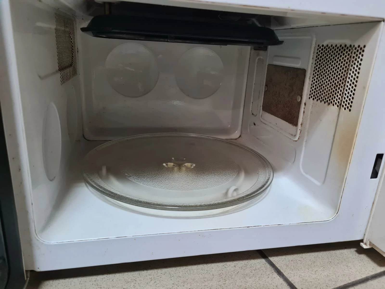 mikrofalowka-daewoo-kog-6c2b-stan-11323-2