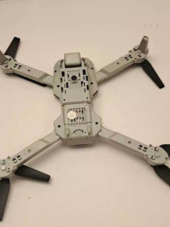 dron-e88-nova-waga-produktu-z-opakowaniem-jednostkowym-0078