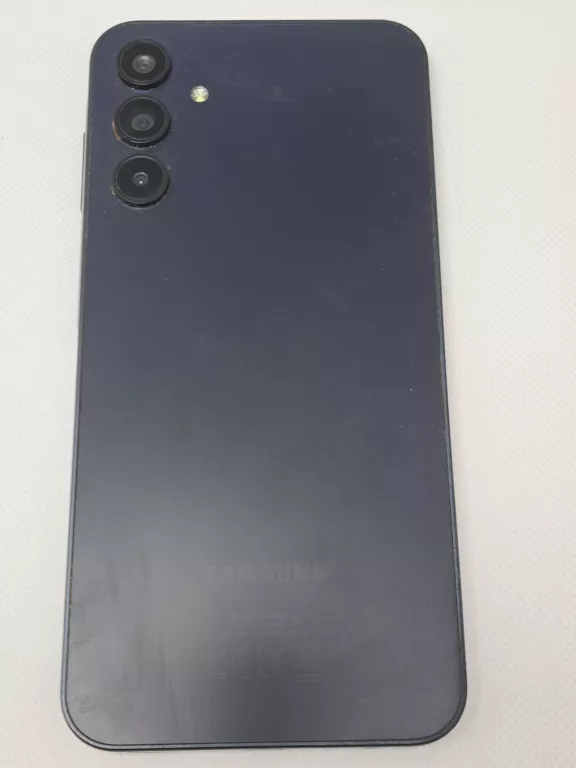 telefon-samsung-galaxy-a15-przekatna-ekranu-650