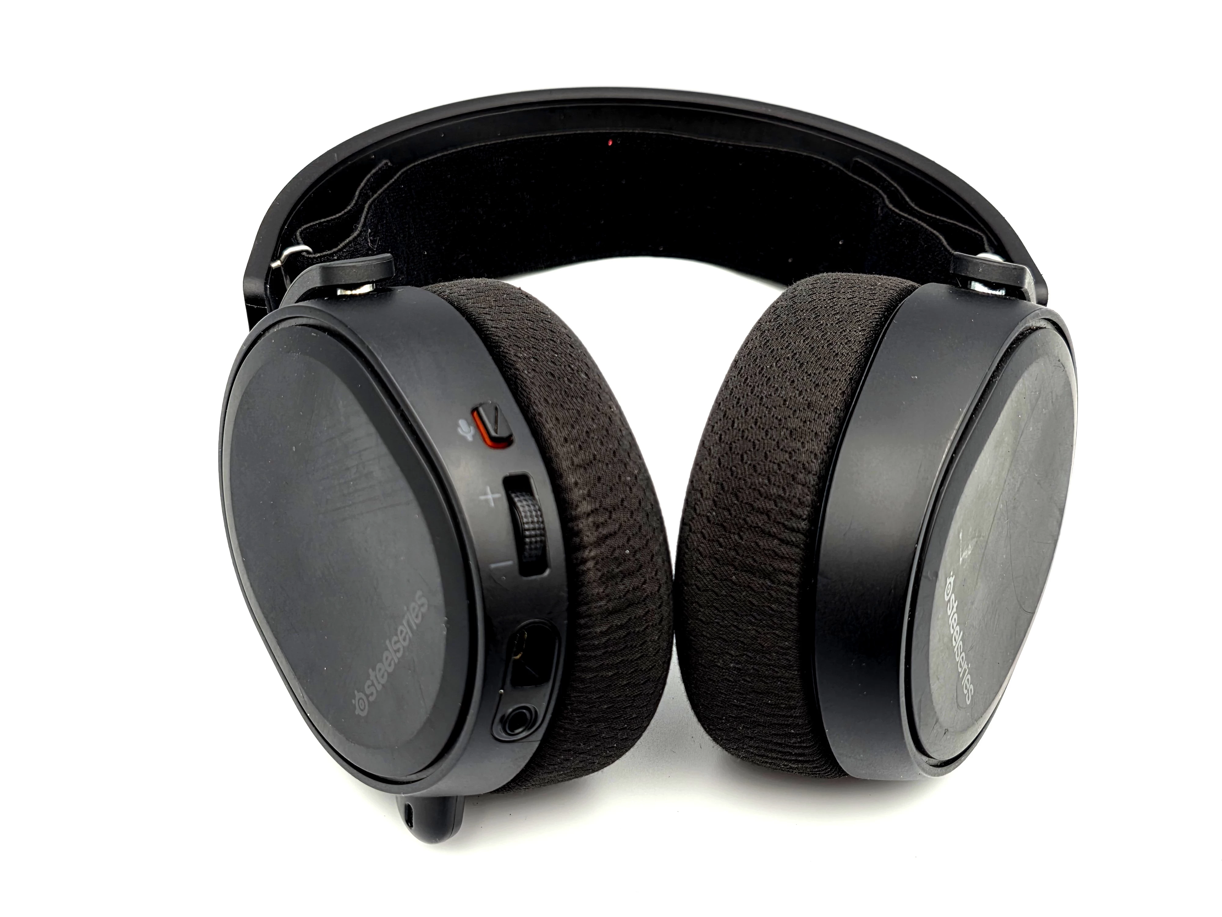 sluchawki-nauszne-przewodowe-z-mikrofonem-steelseries-arctis-5-czarne-kod-producenta-61504