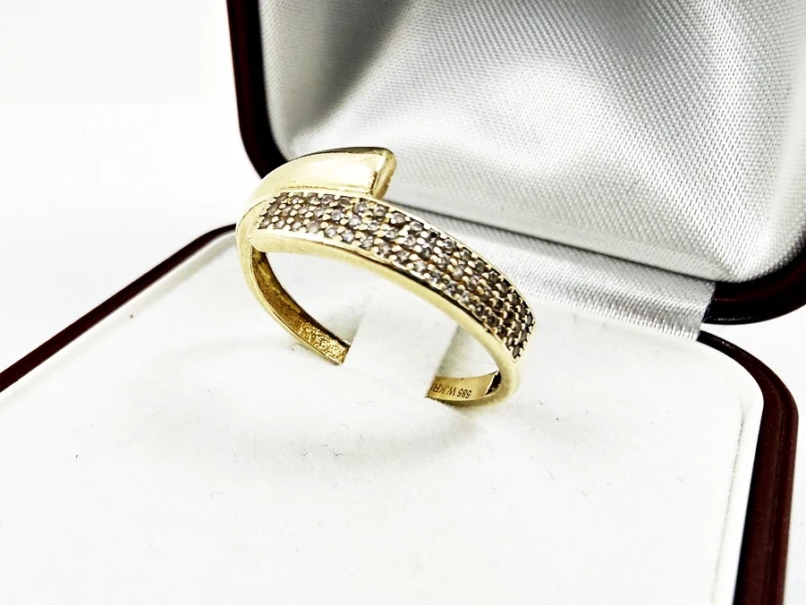 zloty-pierscionek-p585-z-cyrkoniami-rozmiar-18-waga-170-krzywoustego-324-wroclaw