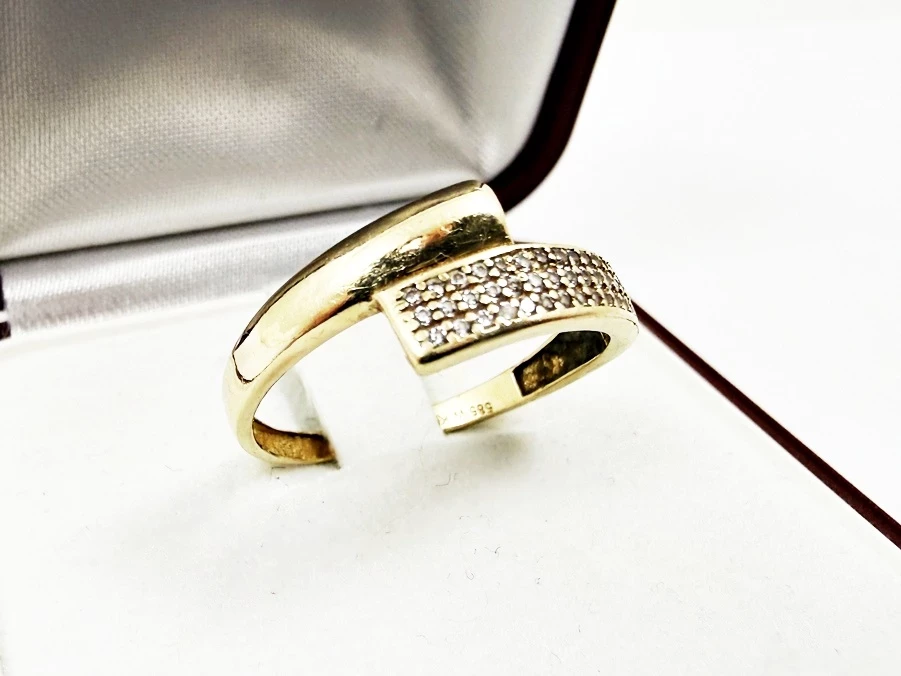 zloty-pierscionek-p585-z-cyrkoniami-rozmiar-18-waga-170-material-15835-2