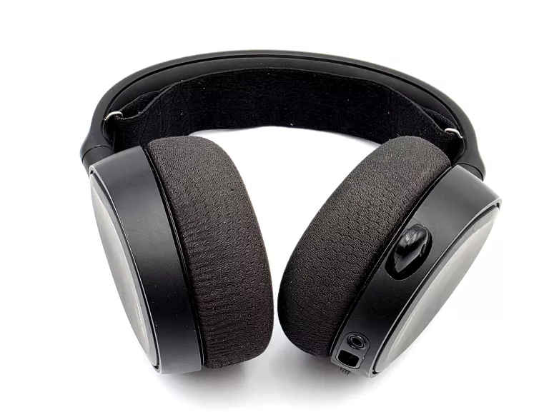 sluchawki-nauszne-przewodowe-z-mikrofonem-steelseries-arctis-5-czarne-model-arctis-5