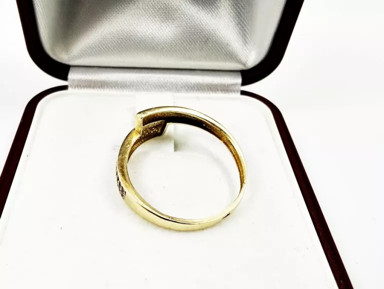 zloty-pierscionek-p585-z-cyrkoniami-rozmiar-18-waga-170-kamien-17088-128