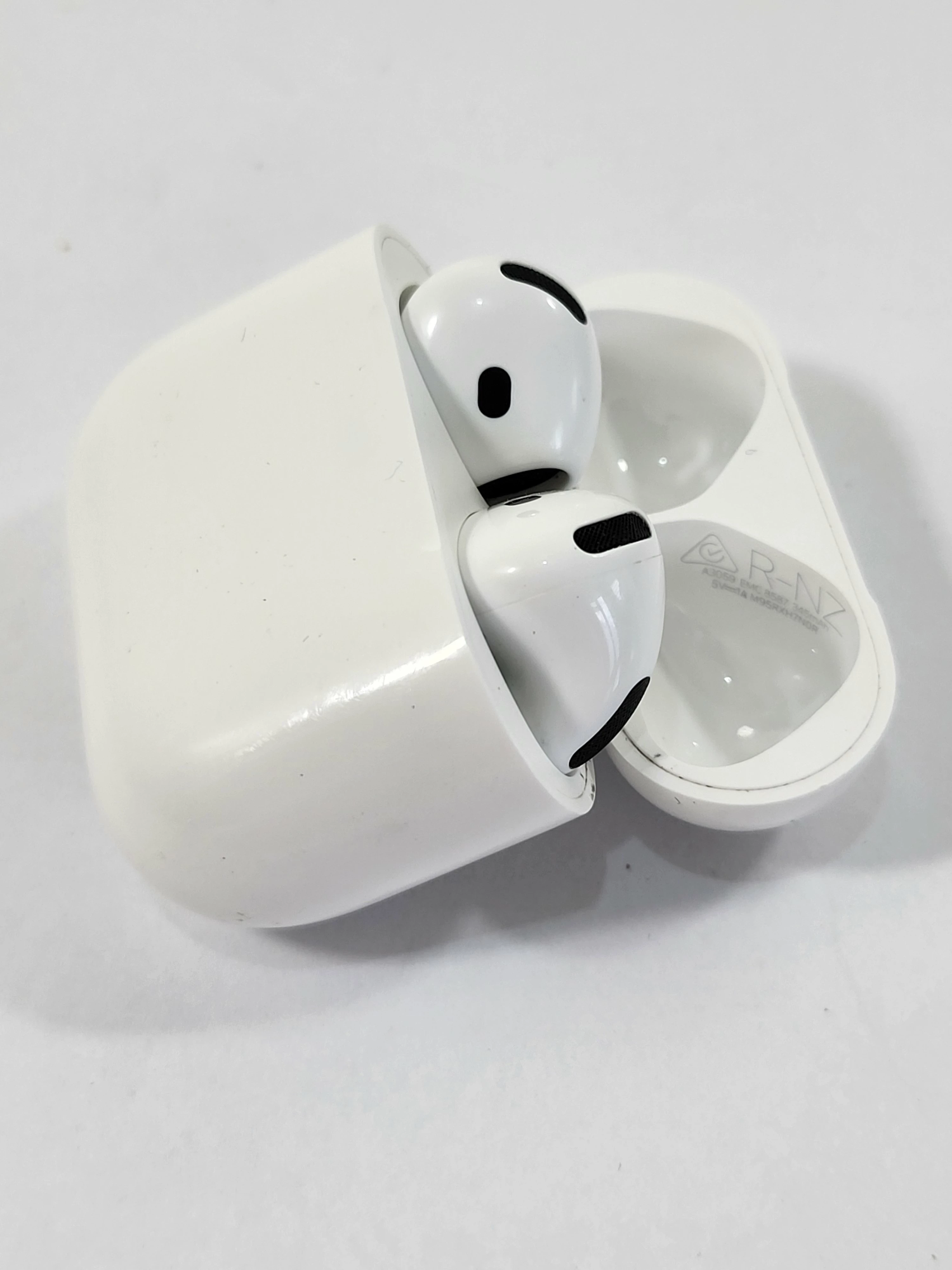 apple-airpods-4-anc-ean-gtin-195949688591