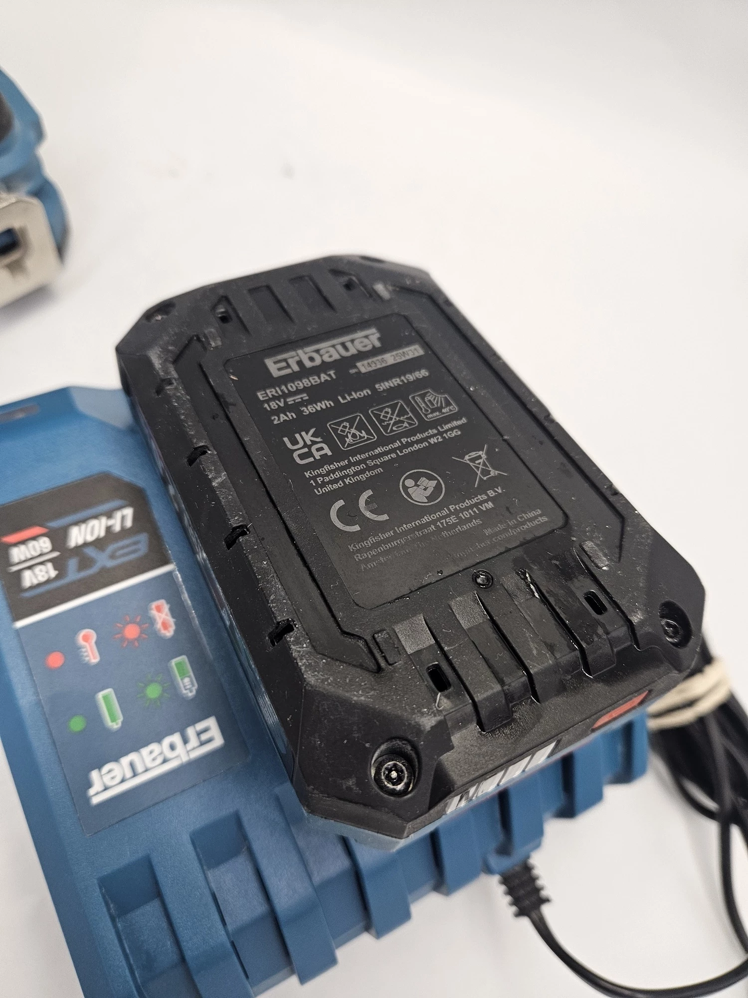 wkretarka-erbauer-eri1092com-2xaku-18v-20ah-ladowarka-stan-11323-2