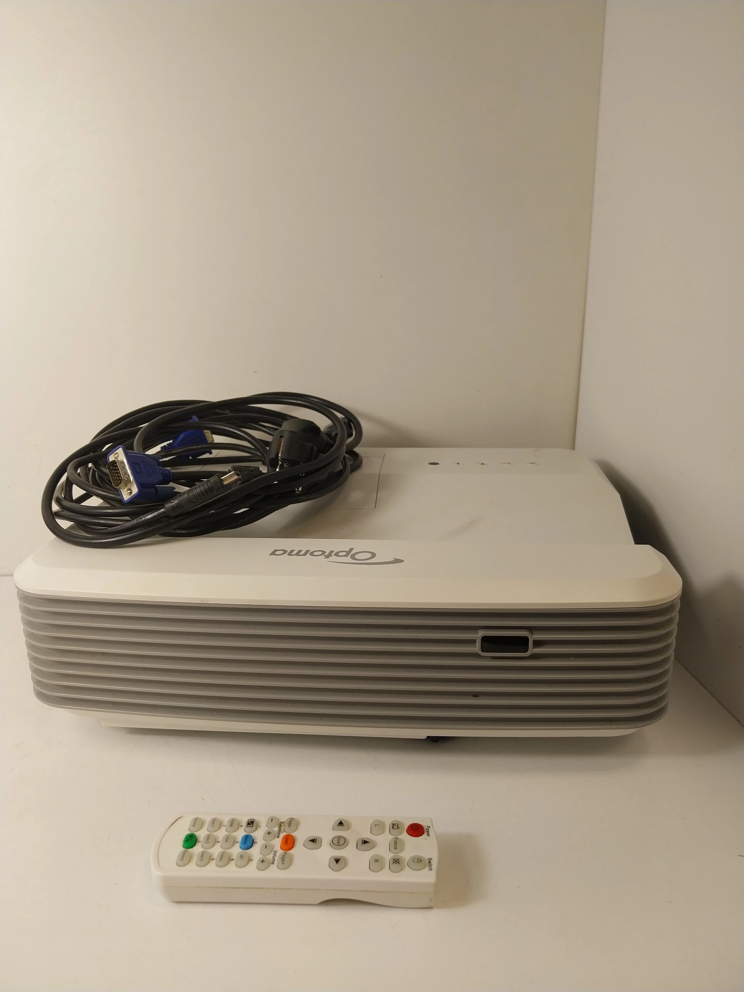 projektor-ultra-krotkoogniskowy-optoma-eh319ust-stan-11323-2