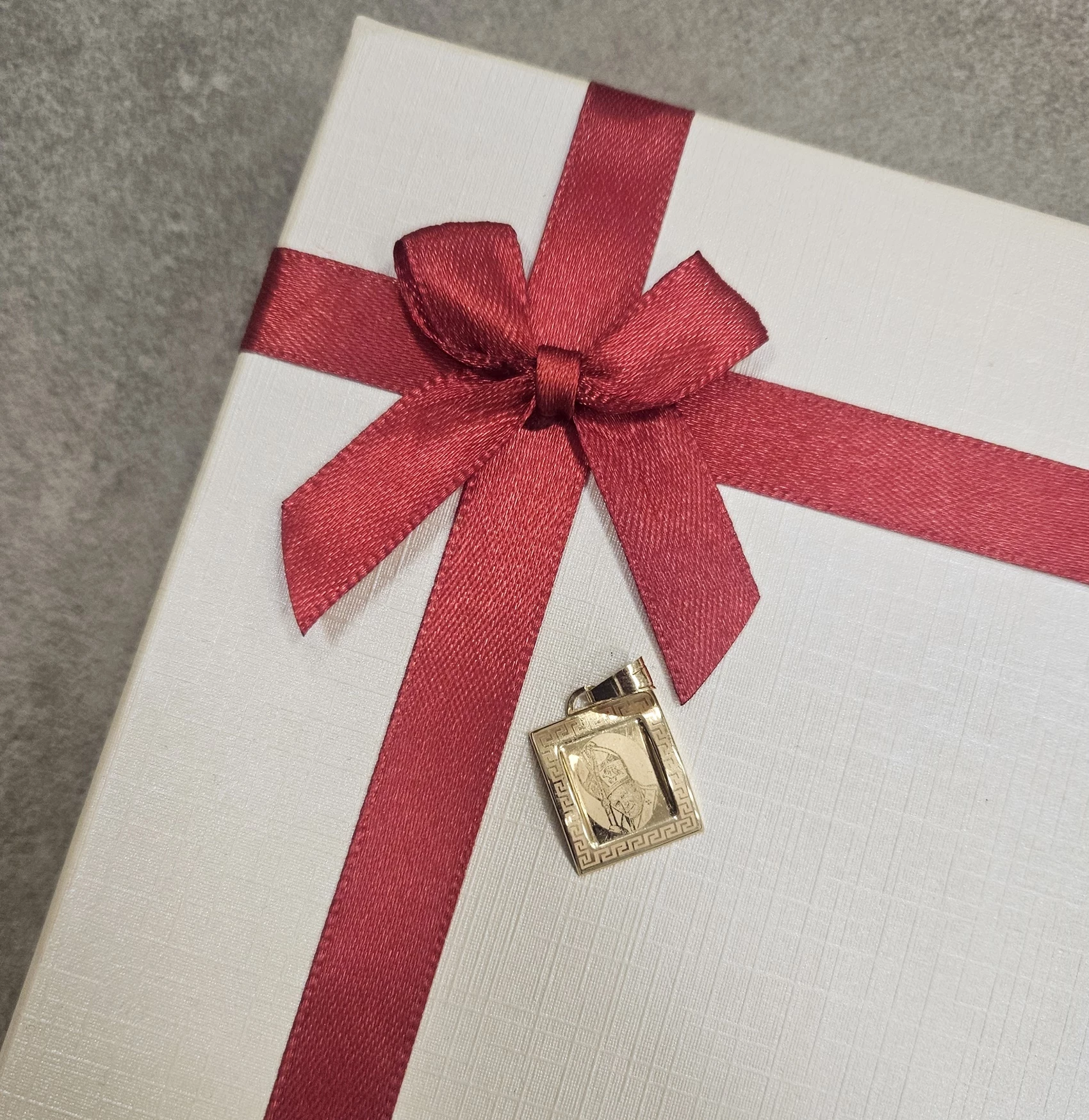 zlota-zawieszka-papiez-585094g-krupowki-75-zakopane