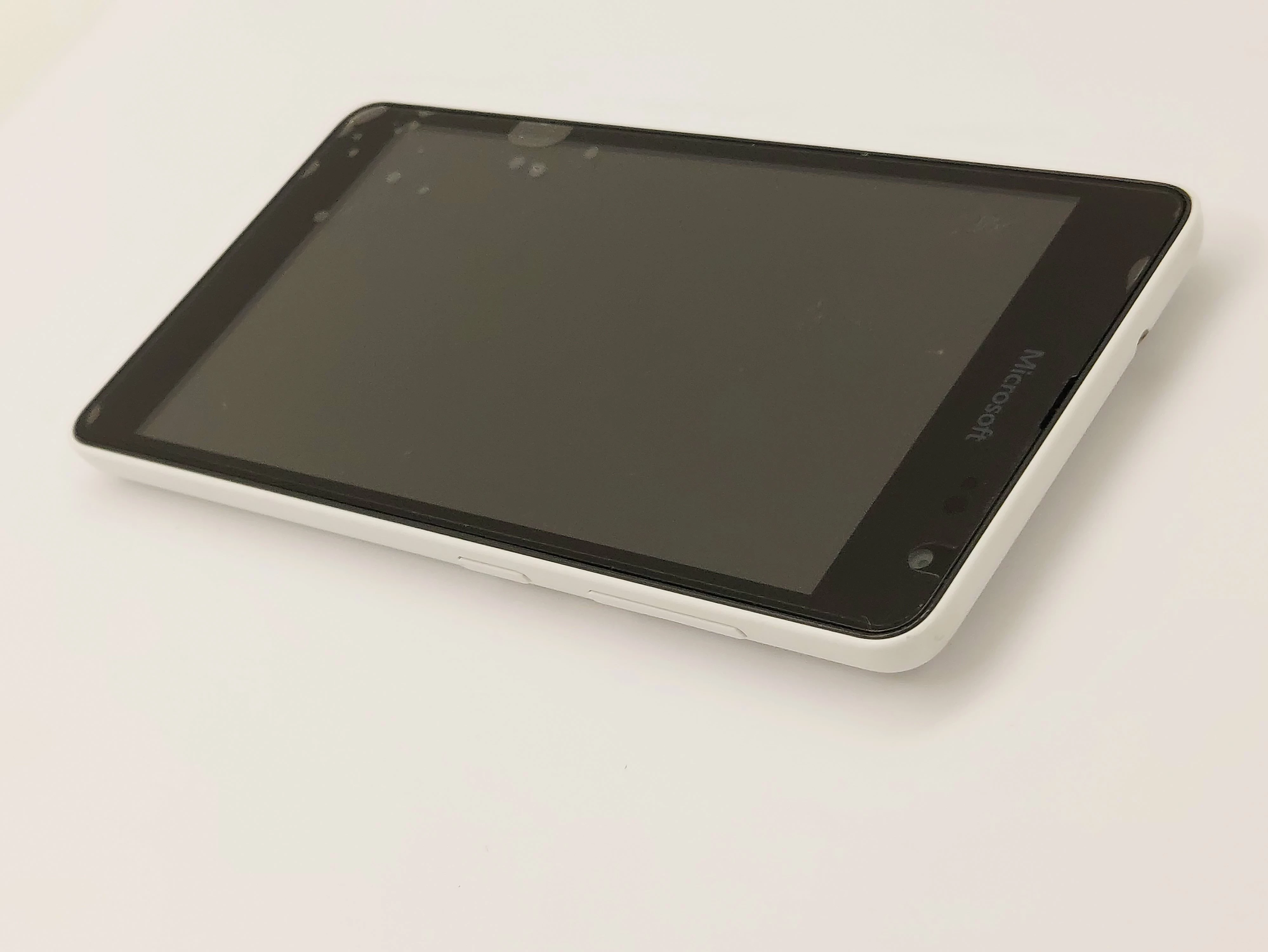 smartfon-microsoft-lumia-535-bialy-przekatna-ekranu-500