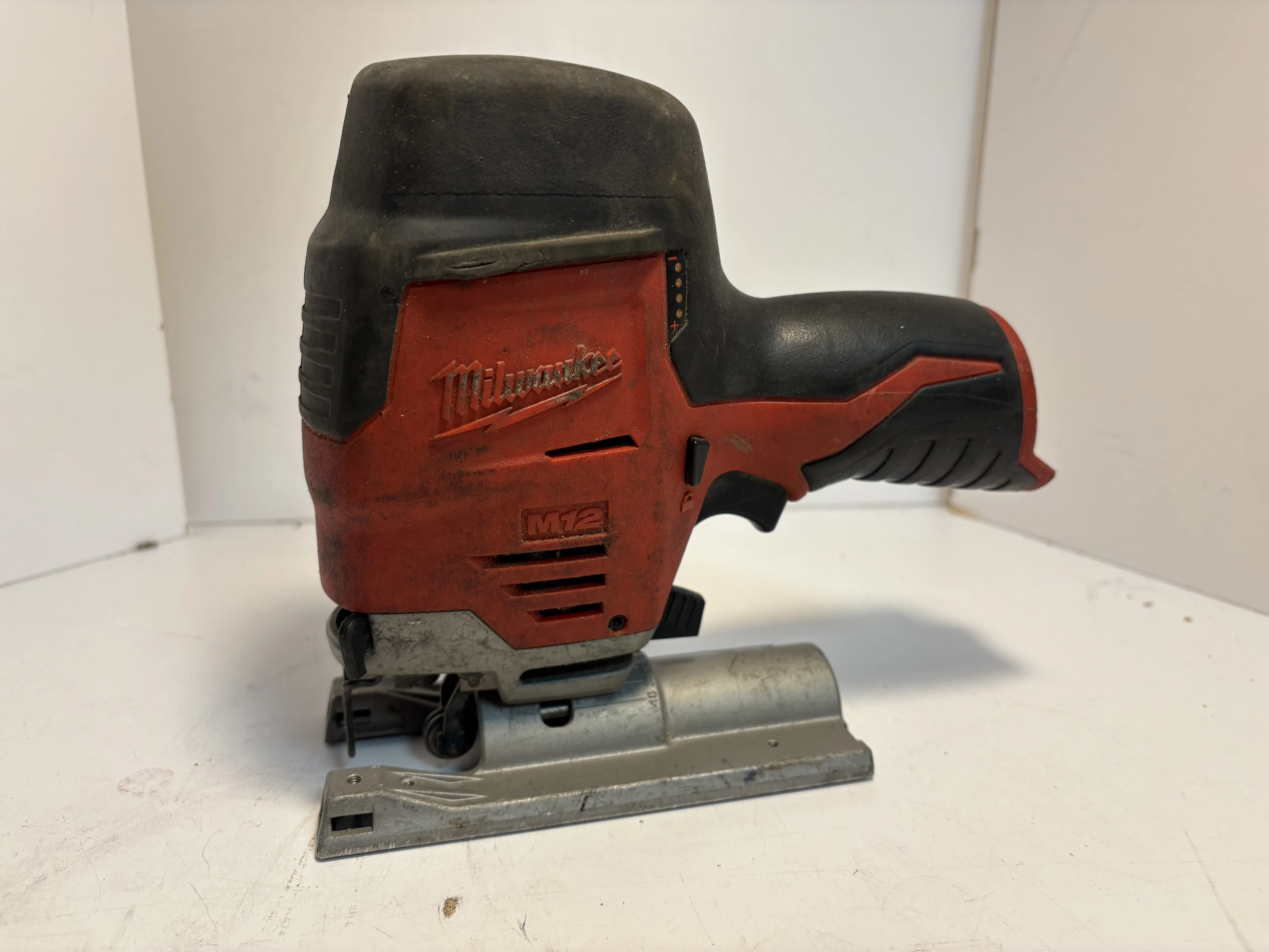 m12-js-0-subkompaktowa-wyrzynarka-milwaukee-szybka-25-krakow