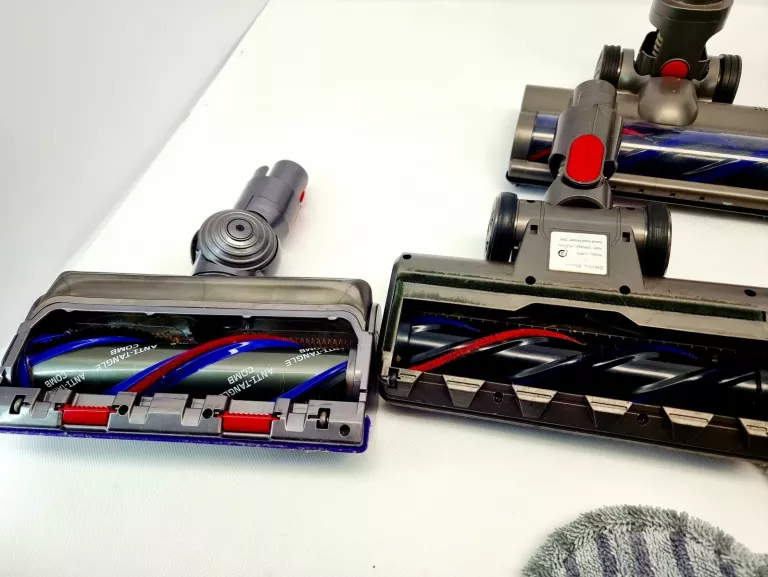 odkurzacz-dyson-v15-detect-absolute-zestaw-akcesorii-stojak-filtr-hepa