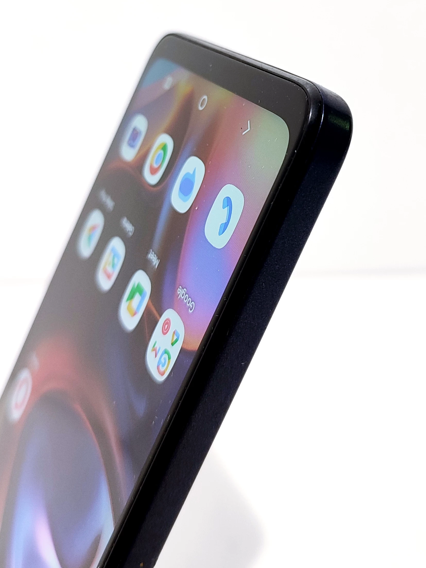 telefon-motorola-e15-64gb-etui-przekatna-ekranu-667