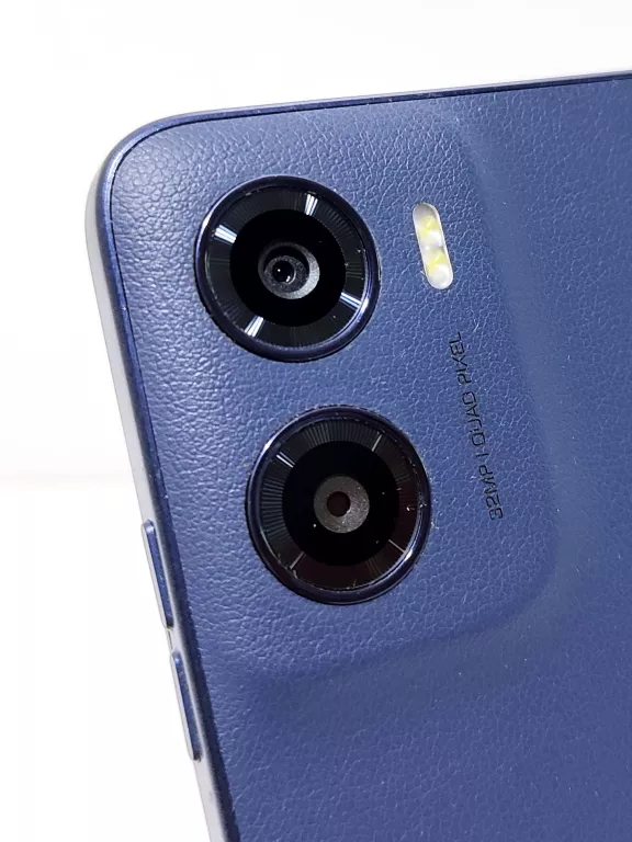 telefon-motorola-e15-64gb-etui-wbudowana-pamiec-202869-214193