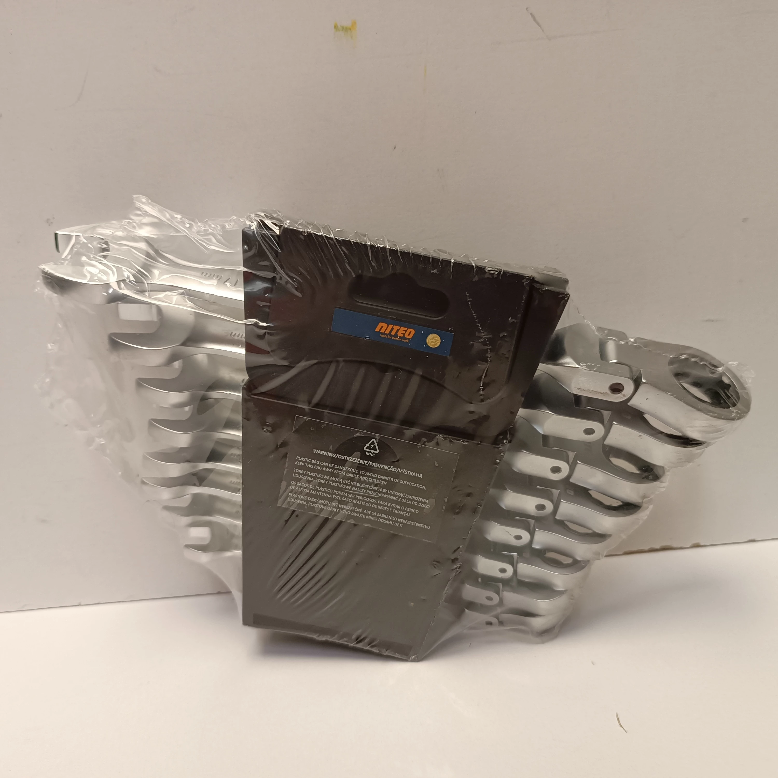 zestaw-kluczy-plasko-nasadowe-przegubowe-niteo-stan-11323-2