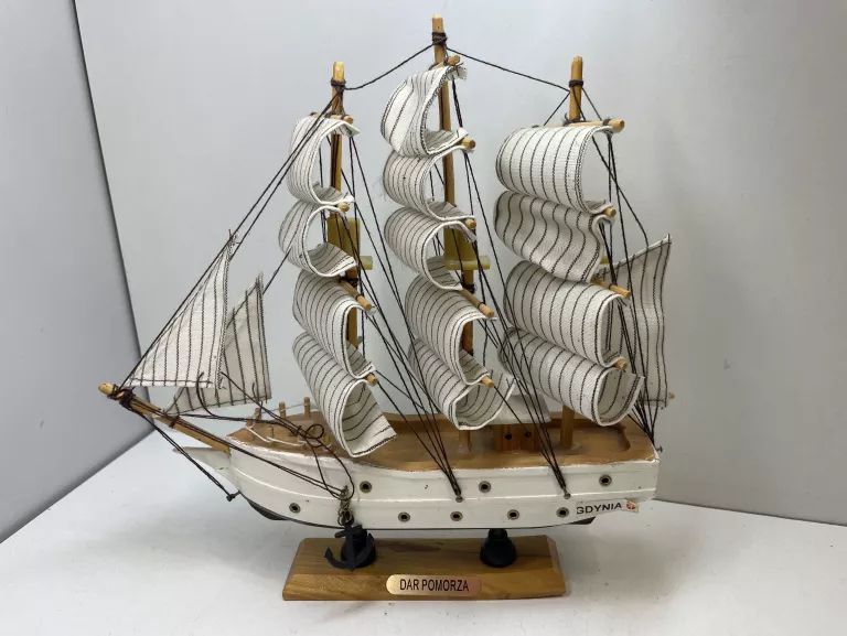 statek-drewniany-dar-pomorza-osiedle-centrum-d1-krakow