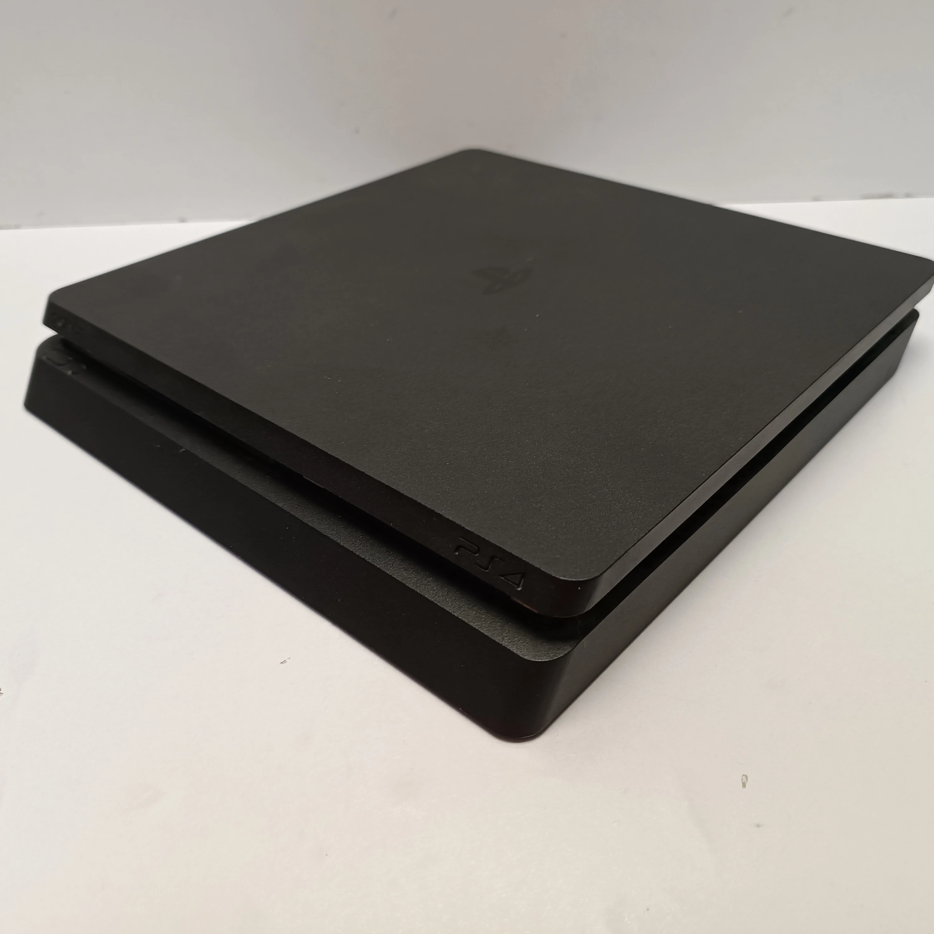 konsola-ps4-slim-cuh-2216a-dysk-wbudowana-pamiec-5179-51