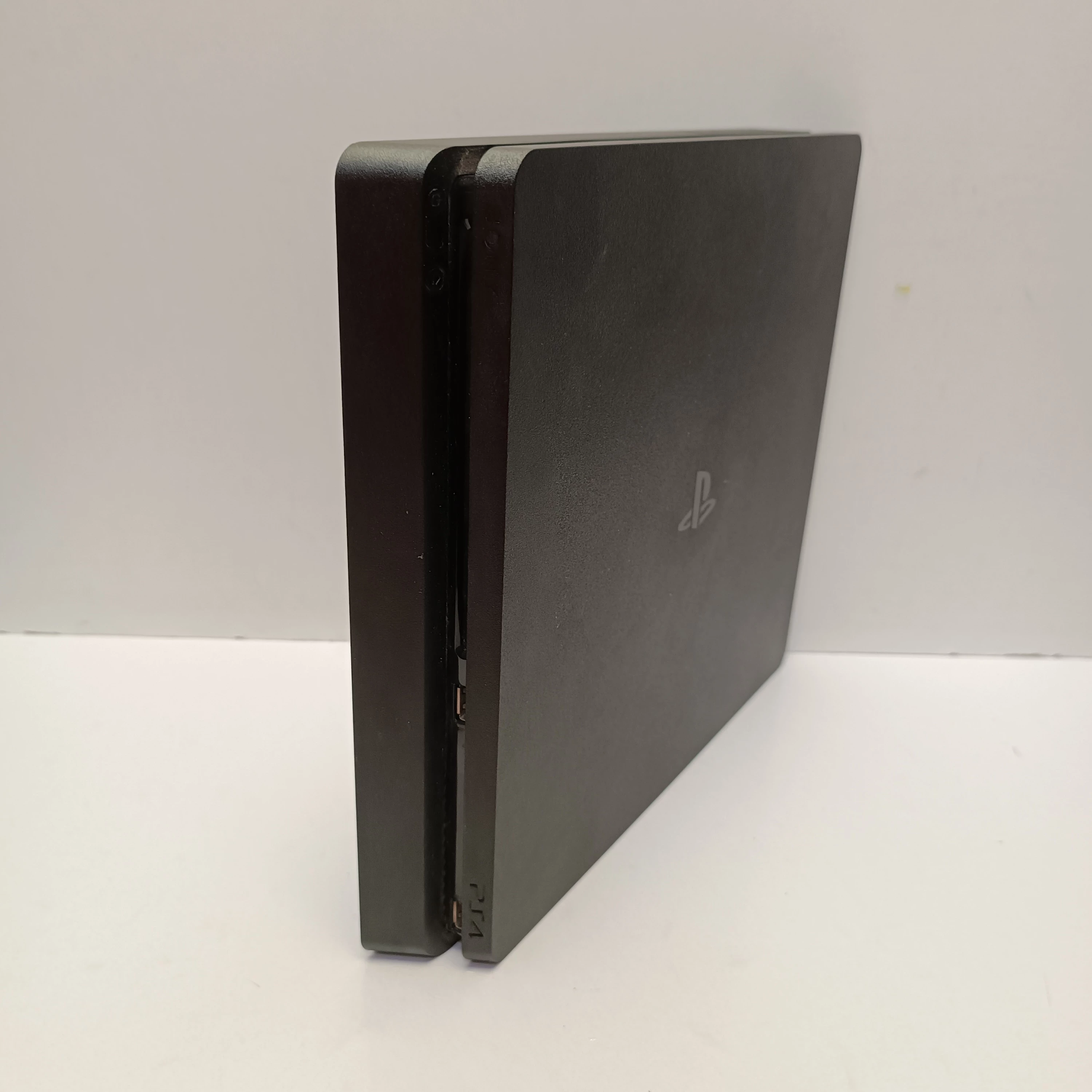 konsola-ps4-slim-cuh-2216a-liczba-kontrolerow-w-zestawie-205994-225550