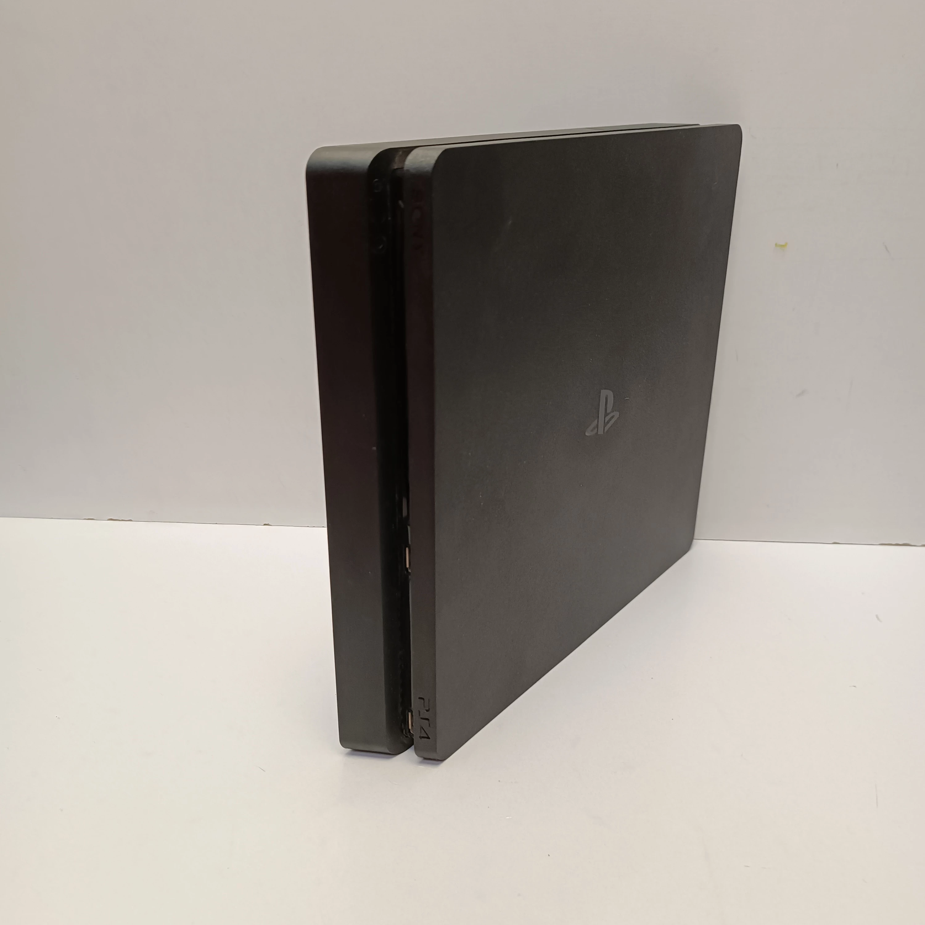 konsola-ps4-slim-cuh-2216a-gry-w-zestawie-205998-225574