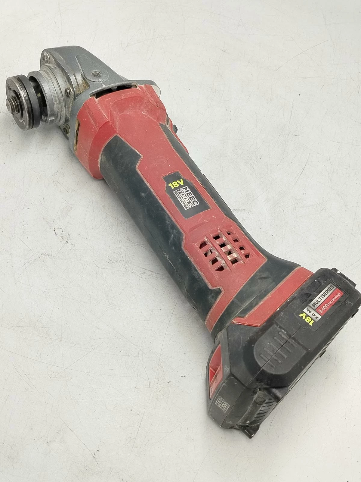 szlifierka-meec-tools-18-v-aku-20-ah-lad-stan-11323-2