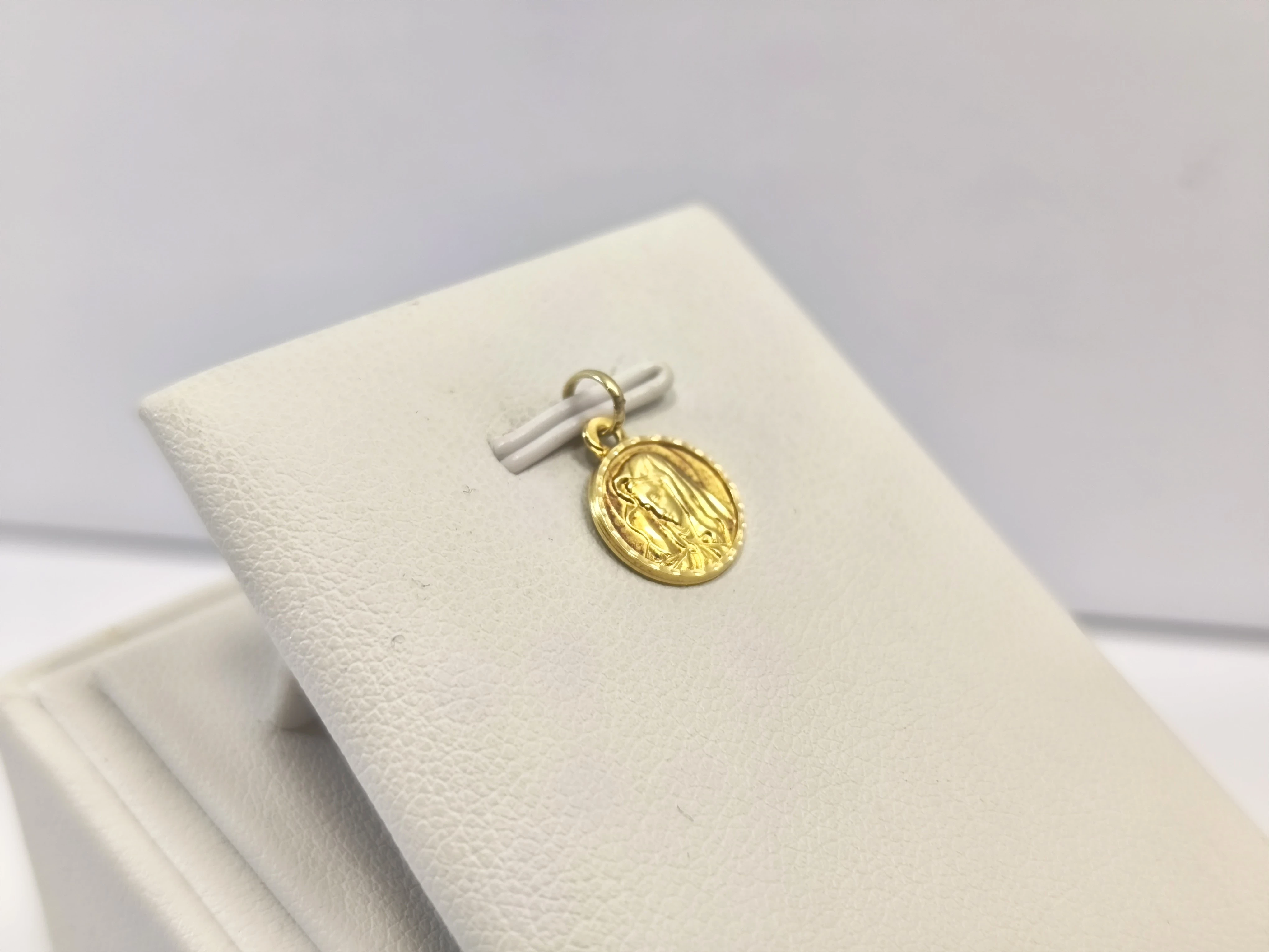 zlota-zawieszka-matka-boska-585-086g-kamien-17088-524288