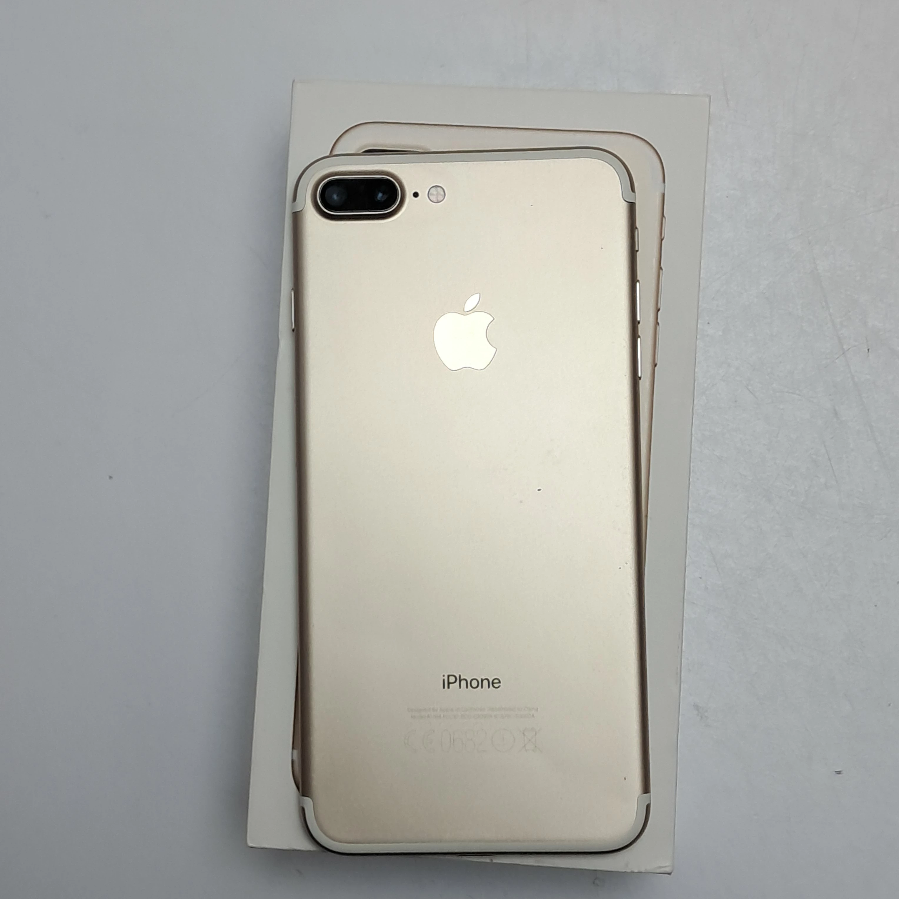 telefon-iphone-7-plus-75-pamiec-ram-202865-214125