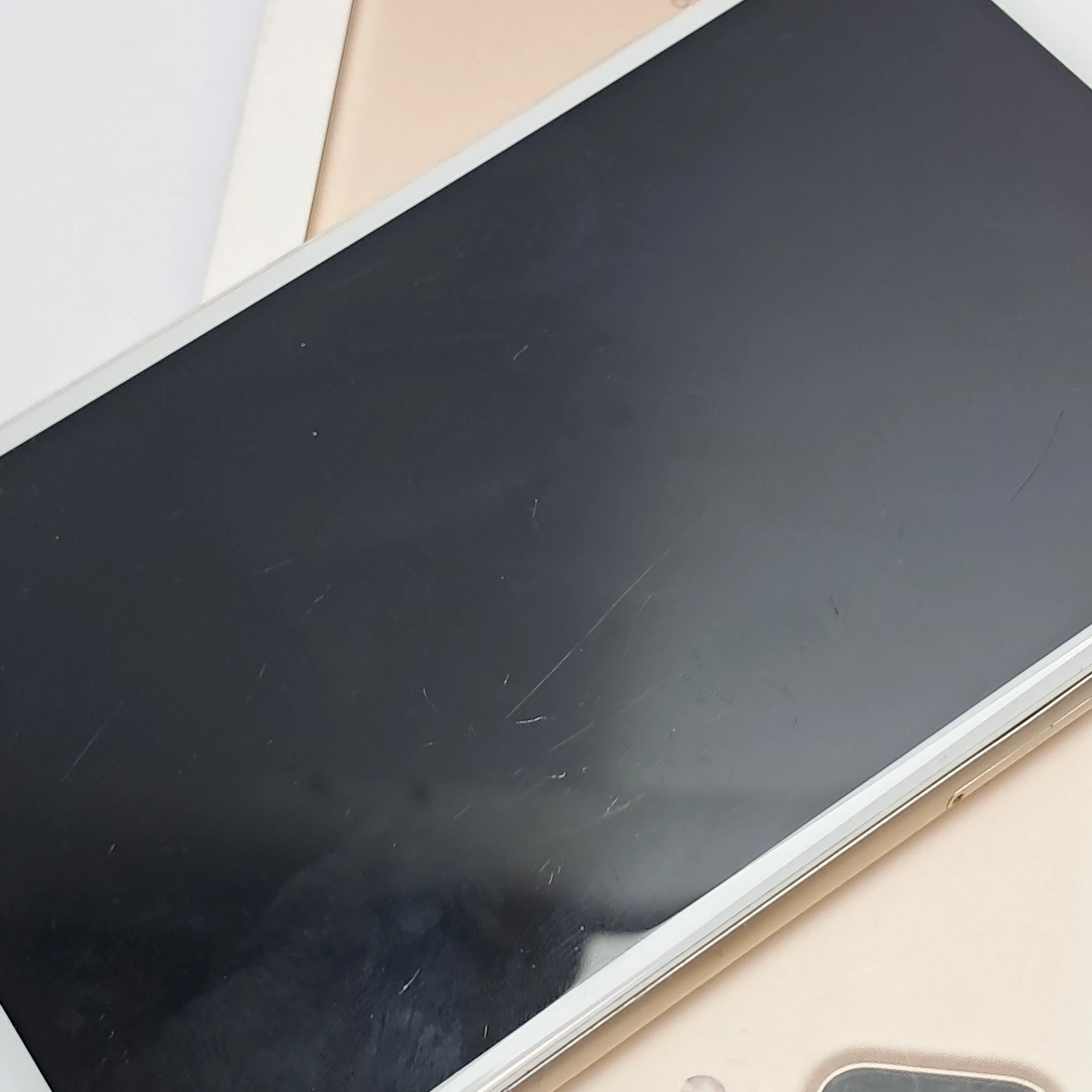 telefon-iphone-7-plus-75-przekatna-ekranu-550