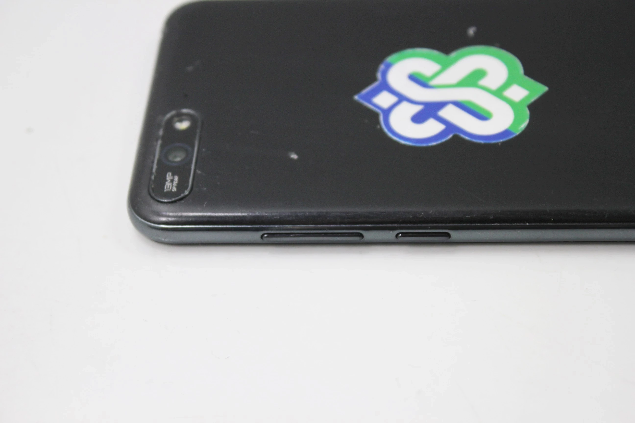 telefon-huawei-y6-2018-przekatna-ekranu-570