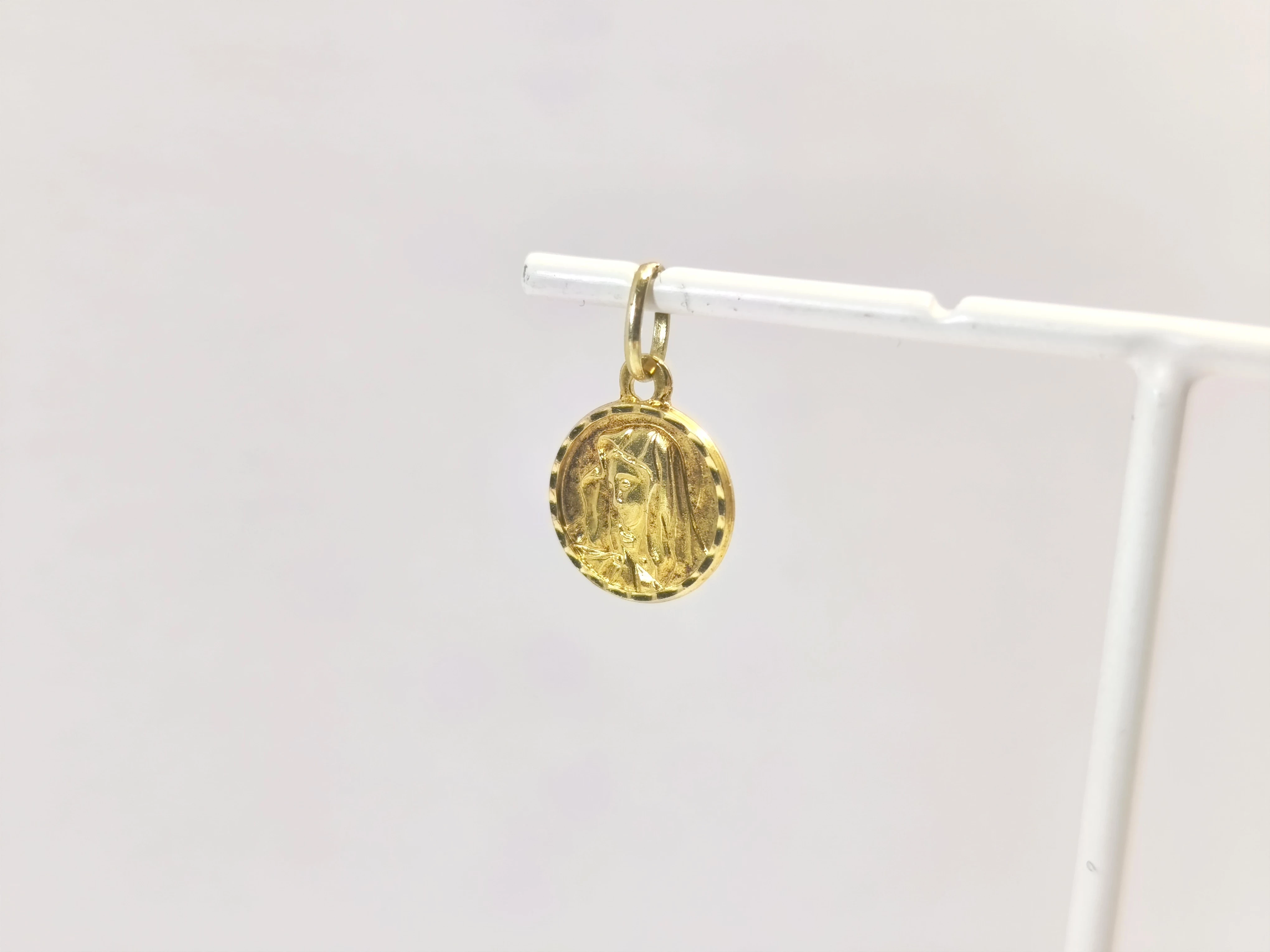 zlota-zawieszka-matka-boska-585-086g-motyw-129129-1924399