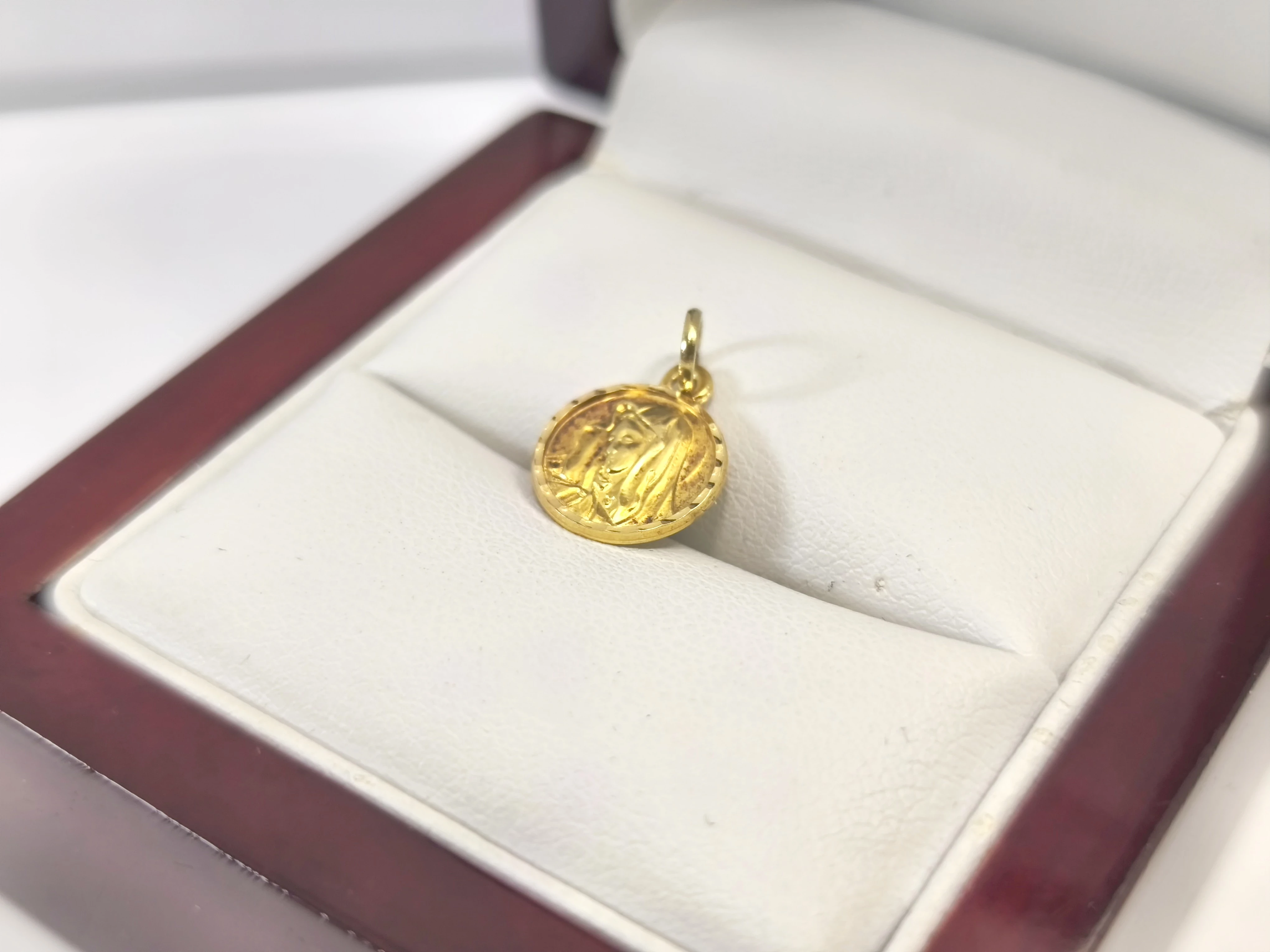 zlota-zawieszka-matka-boska-585-086g-stan-11323-2