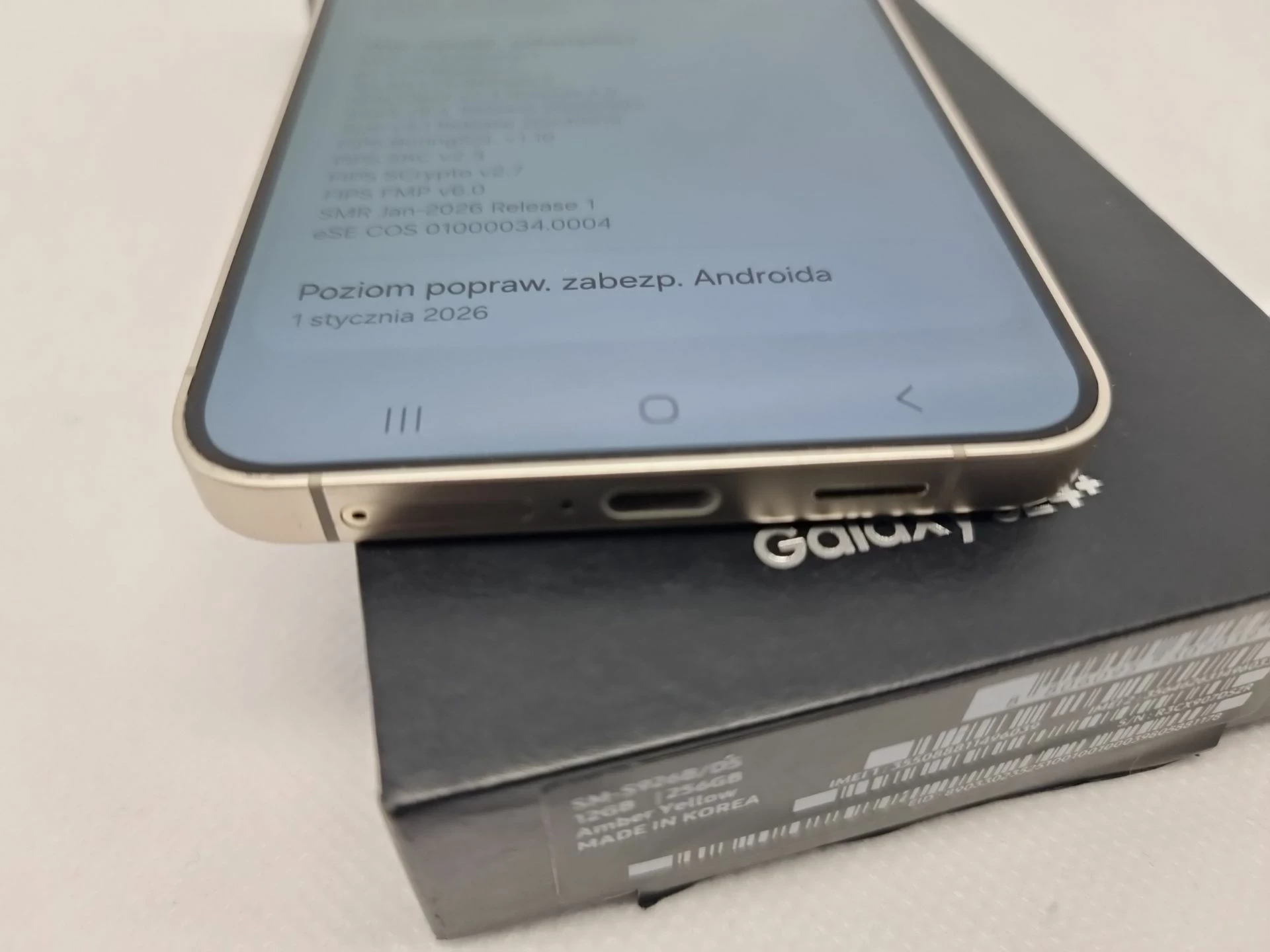 samsung-galaxy-s24-12256gb-zolty-przekatna-ekranu-670
