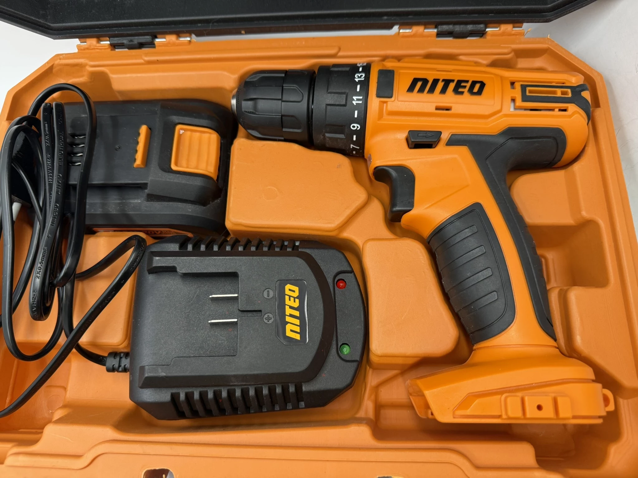 wkretarka-plus-szlifierka-niteo-aku-ladowarka-walizka-ean-gtin-5905118096905