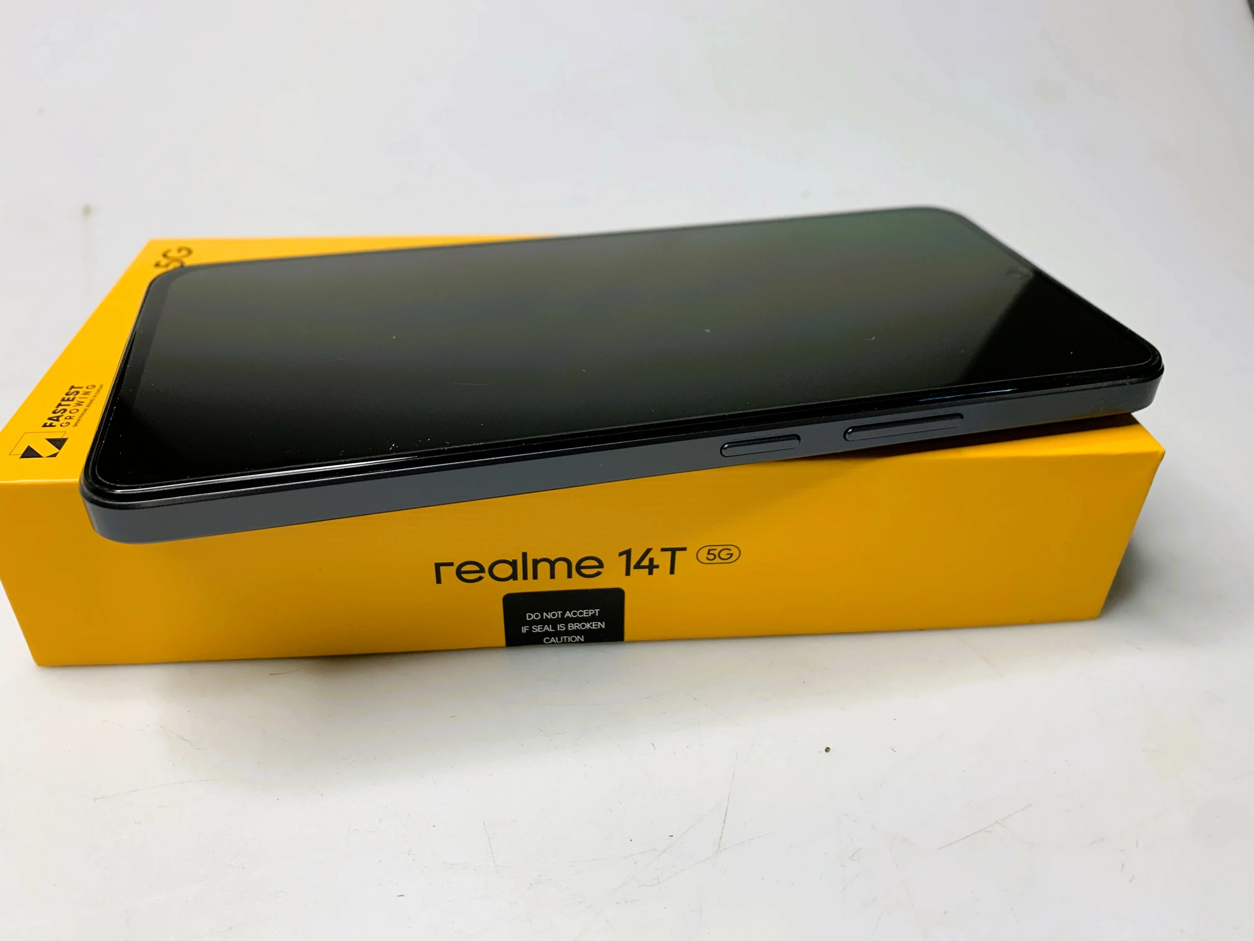 telefon-realme-14t-komplet-8256gb-ean-gtin-6941764460188