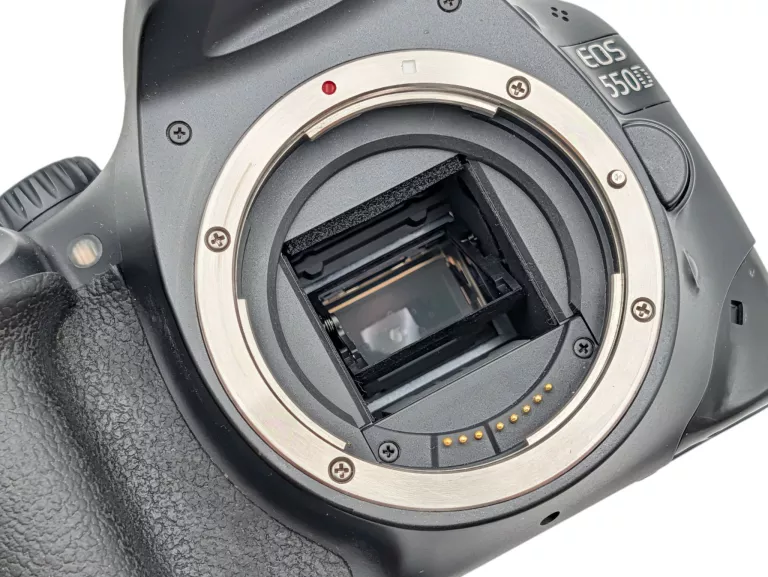 lustrzanka-canon-eos-550d-tamron-af-18-200mm-f35-63-xr-przebieg-16k-marka-248811-1949762